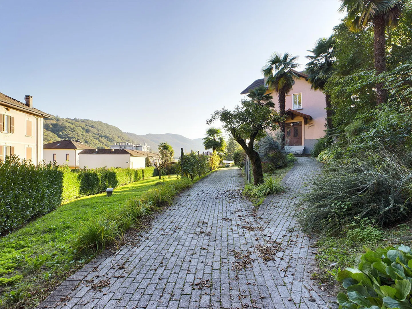 TERRENO EDIFICABILE con casa PLURIFAMILIARE. - Foto 23 di 25