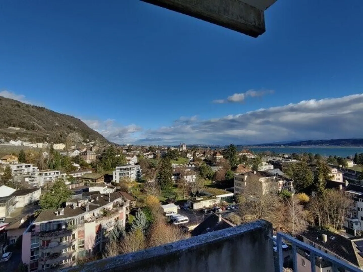 Apartment with a beautiful view of Lake Biel - Photo 6 of 6
