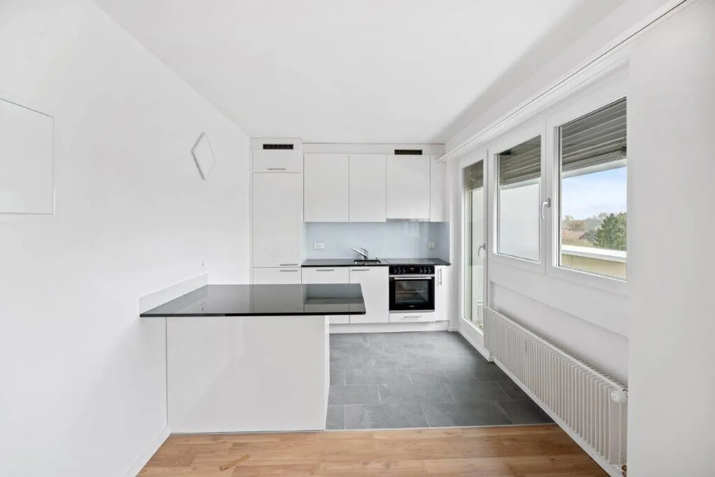 Appartamento duplex ristrutturato in una posizione tranquilla nel mezzo di un meraviglioso ambiente verde - Foto 1 di 12