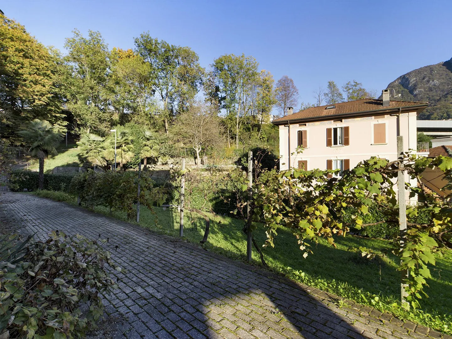 TERRENO EDIFICABILE con casa PLURIFAMILIARE. - Foto 21 di 25