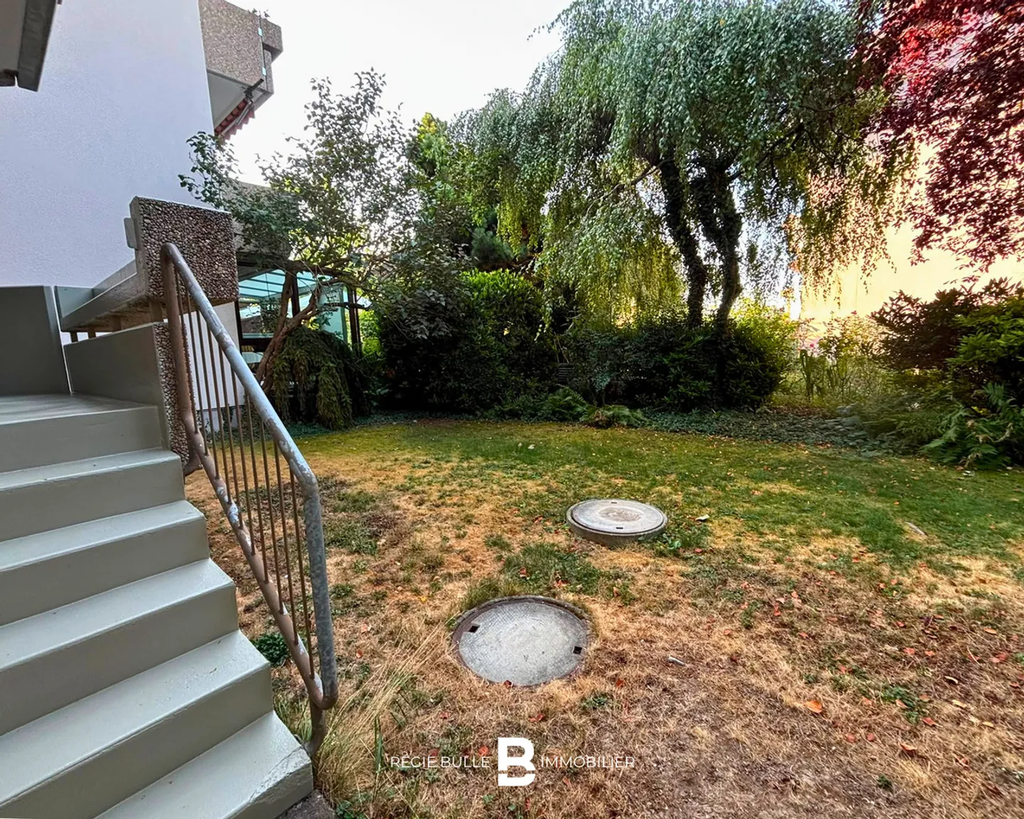 Appartement spacieux avec jardin - Photo 3 sur 8