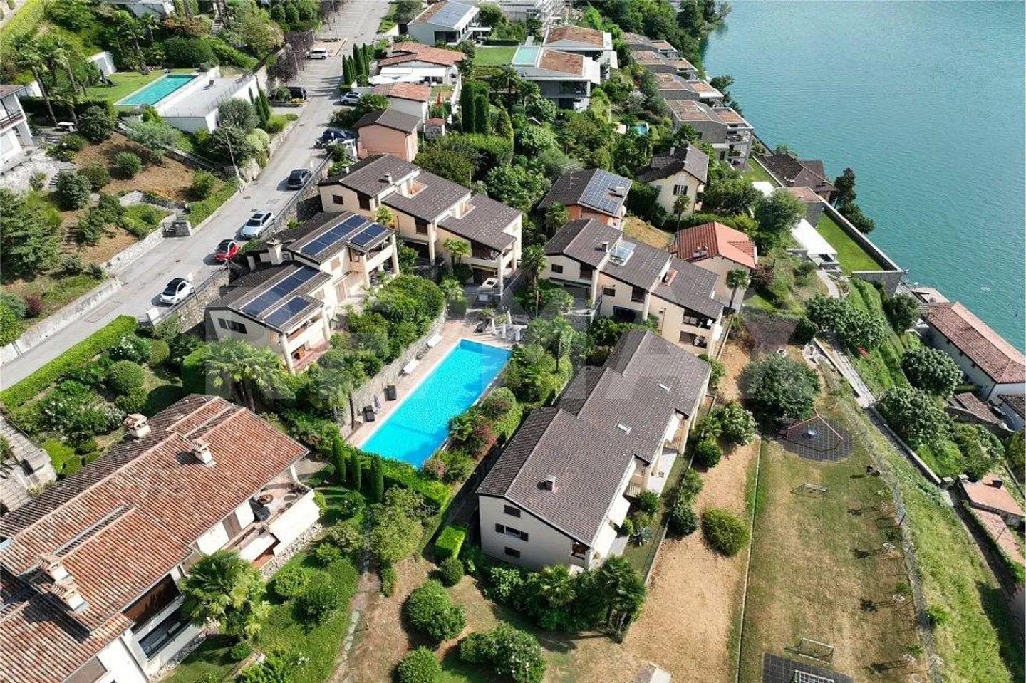 A true holiday paradise in Morcote - Photo 3 of 13