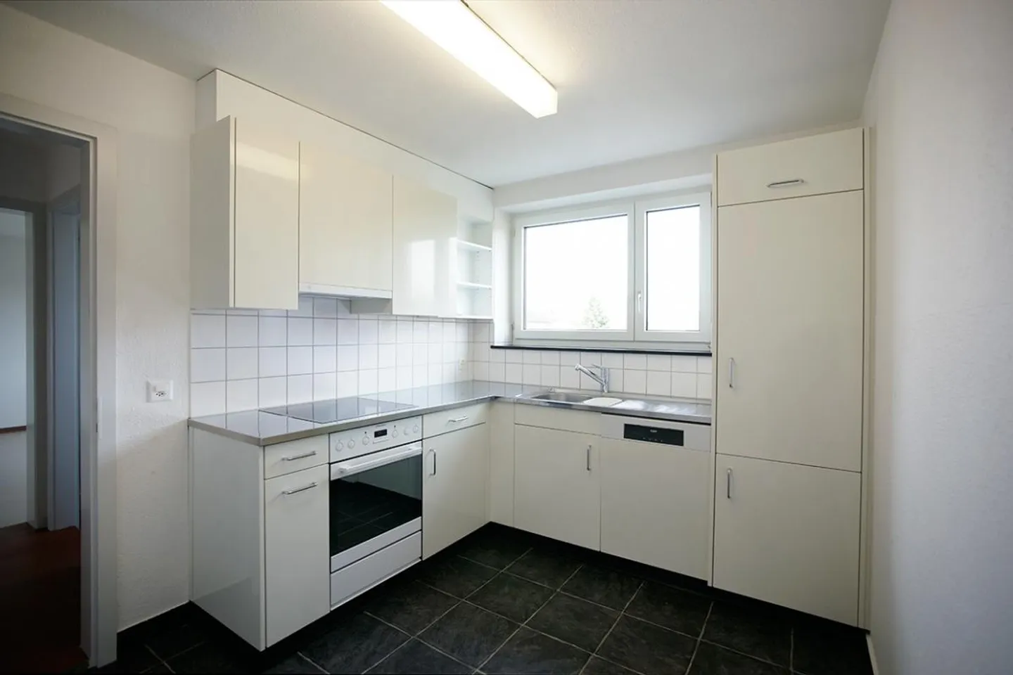 beautiful 4 room apartment with large glazed porch - Photo 4 of 17