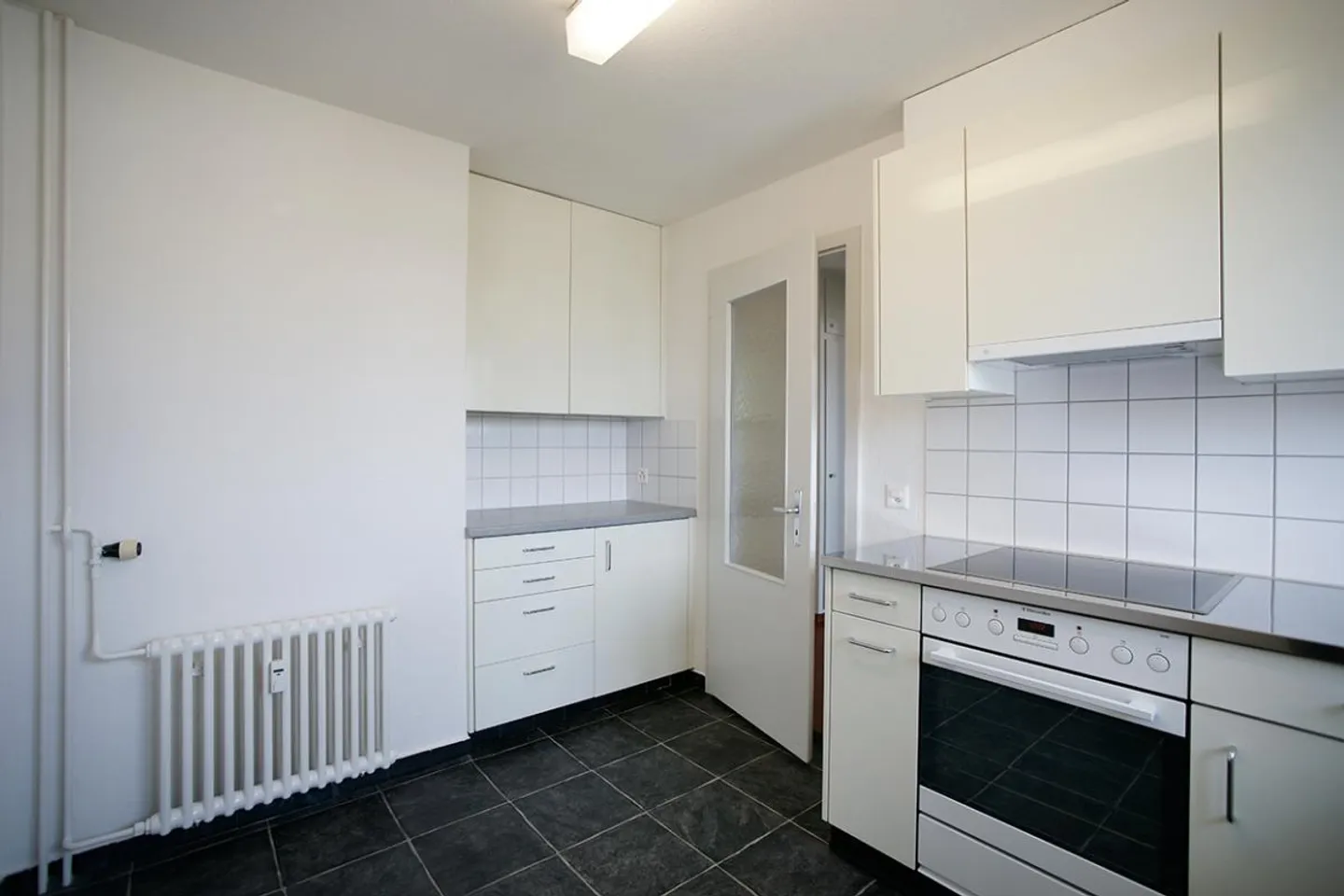 beautiful 4 room apartment with large glazed porch - Photo 5 of 17