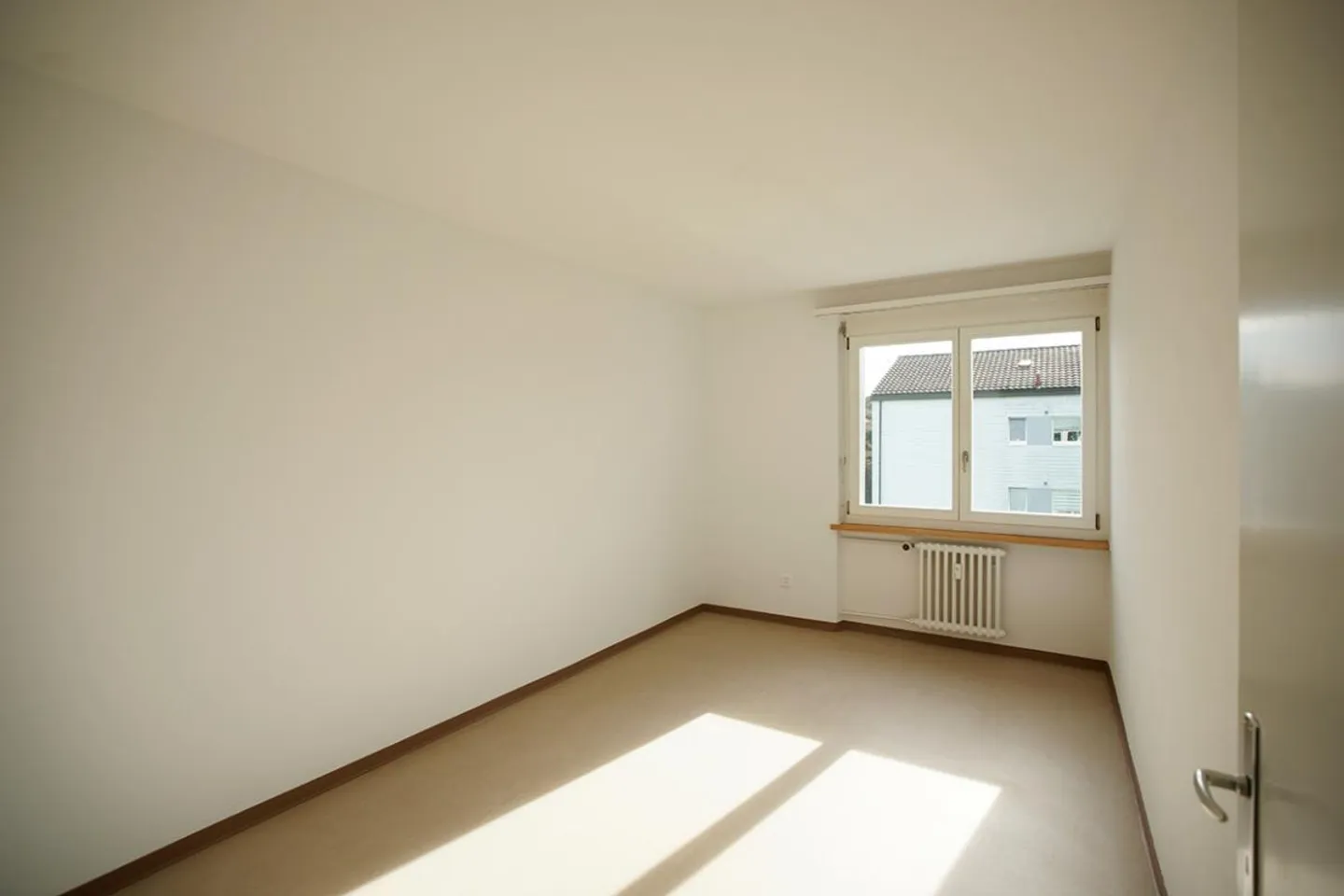 beautiful 4 room apartment with large glazed porch - Photo 8 of 17