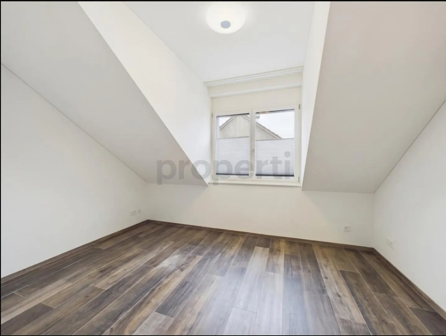Terrasse spacieuse (25 m²), réduit avec machine à laver et accessible aux fauteuils roulants... - Photo 2 sur 9