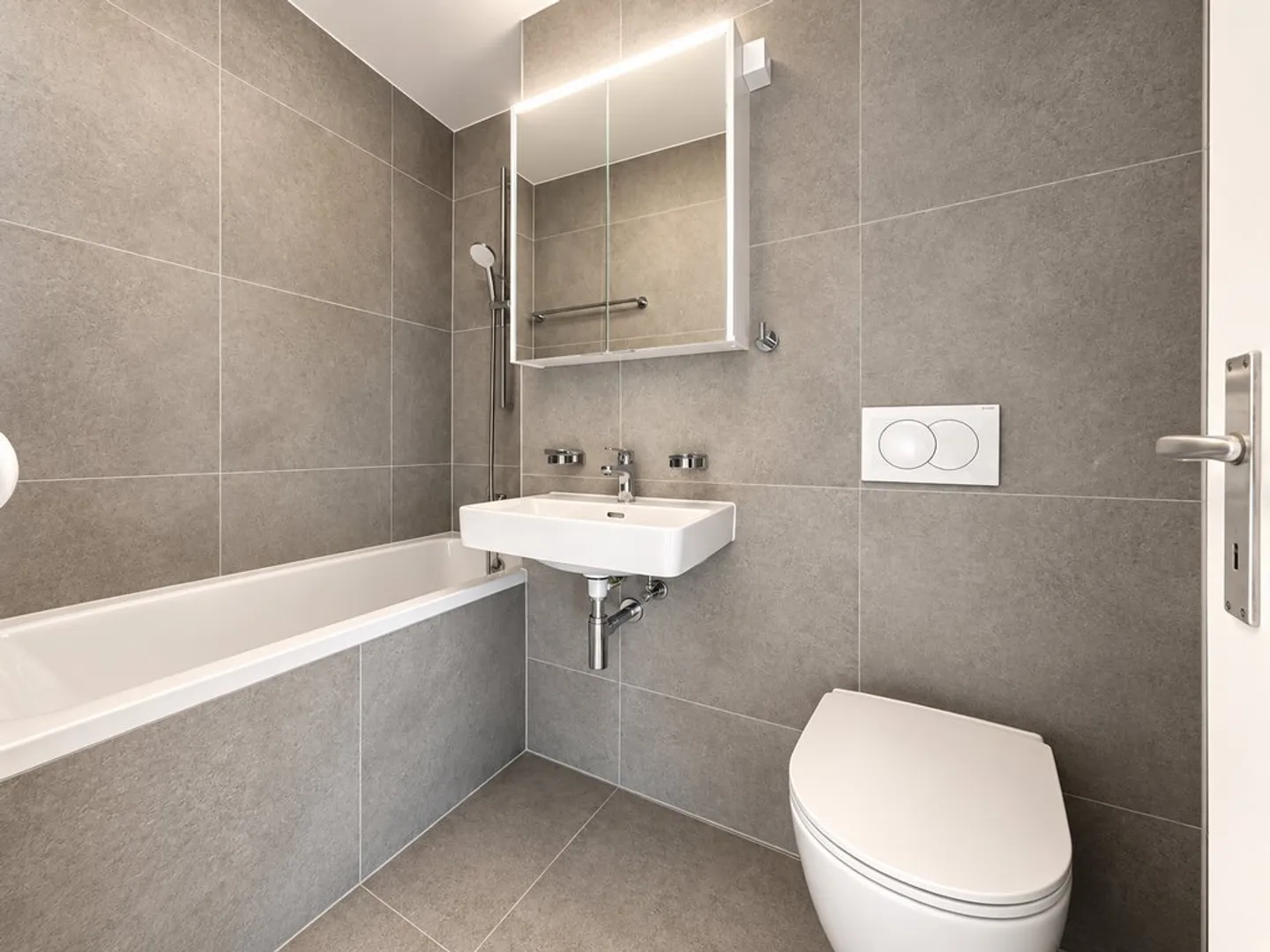 Renovated 2-Room Apartment - Photo 4 of 10
