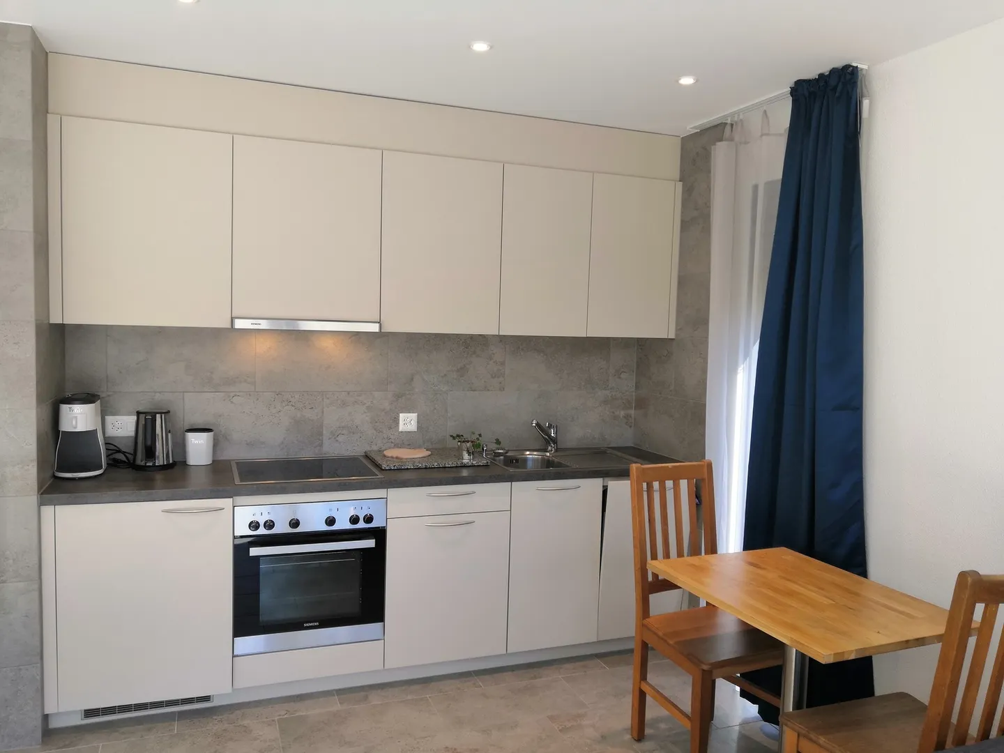APPARTEMENT 2½ PIÈCES À ERMATINGEN (TG), MEUBLÉ, TEMPORAIRE - Photo 3 sur 6