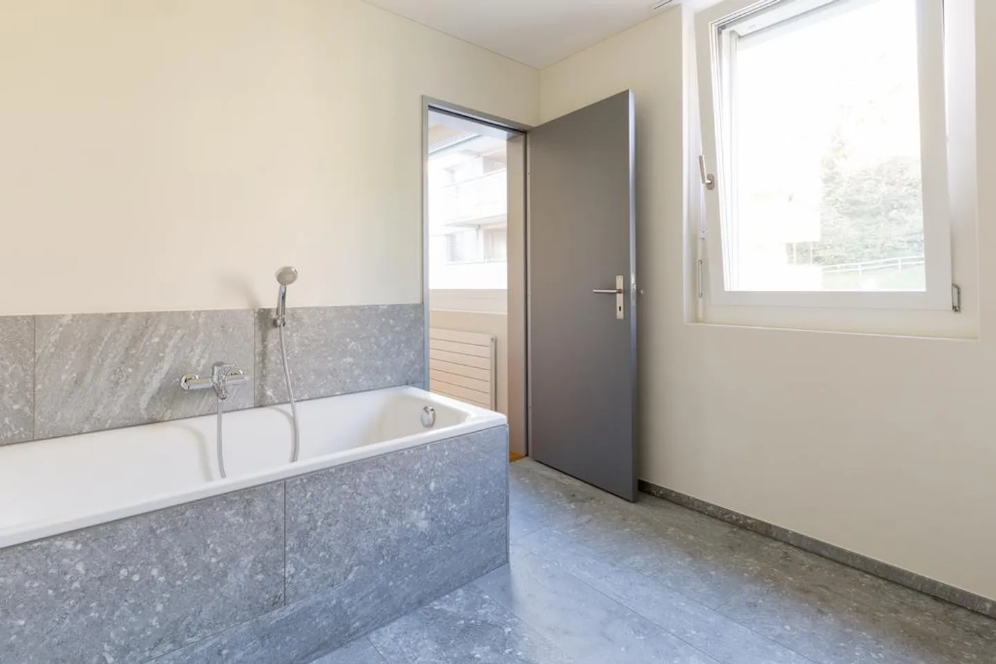 High-quality apartment in a sunny and quiet location - Photo 5 of 10