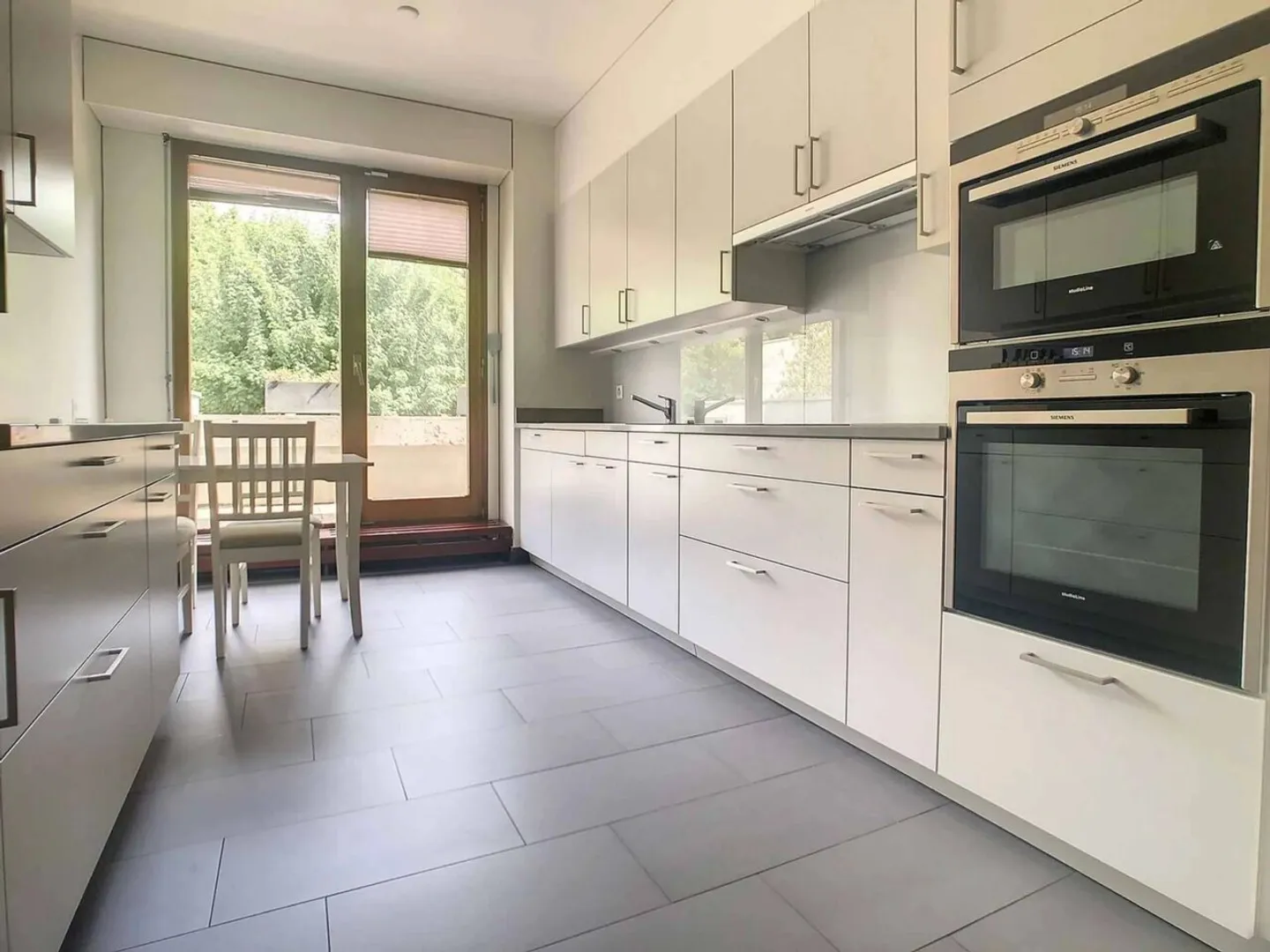LE GRAND-SACONNEX | MAGNIFIQUE TOWNHOUSE 11 PIÈCES - Photo 6 sur 12