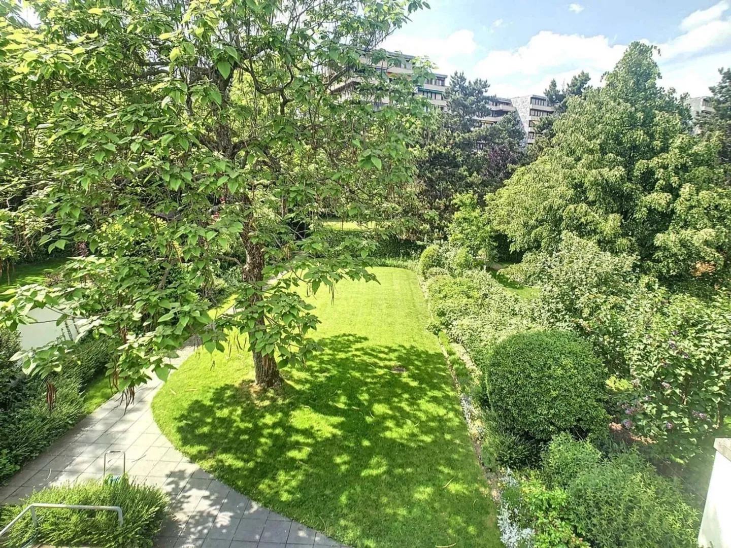 LE GRAND-SACONNEX | MAGNIFIQUE TOWNHOUSE 11 PIÈCES - Photo 1 sur 12