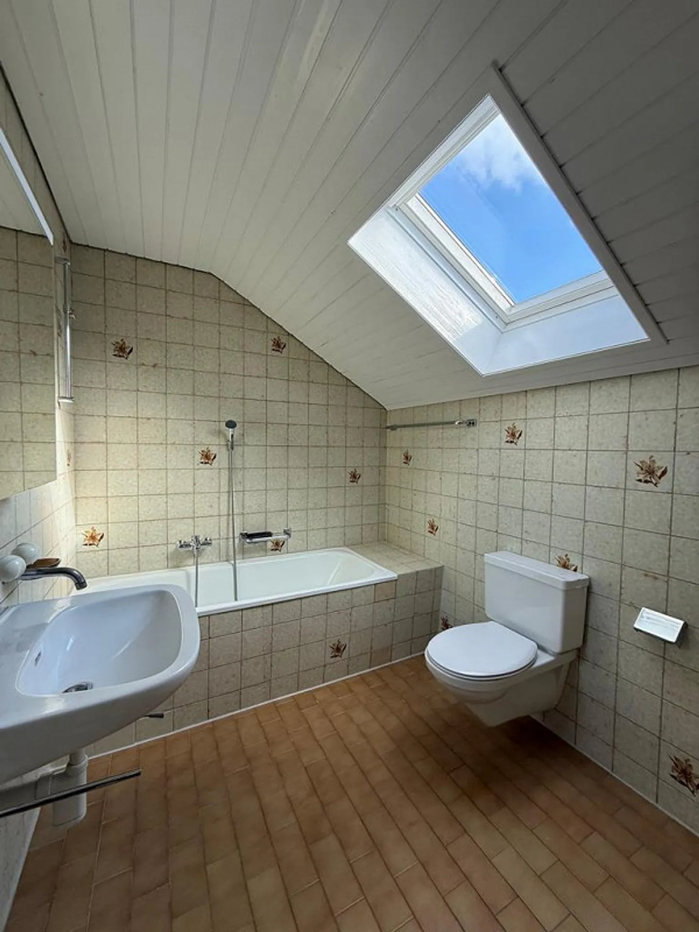 Bright 3.5-room attic apartment with balcony / Rent promotion - Photo 6 of 12