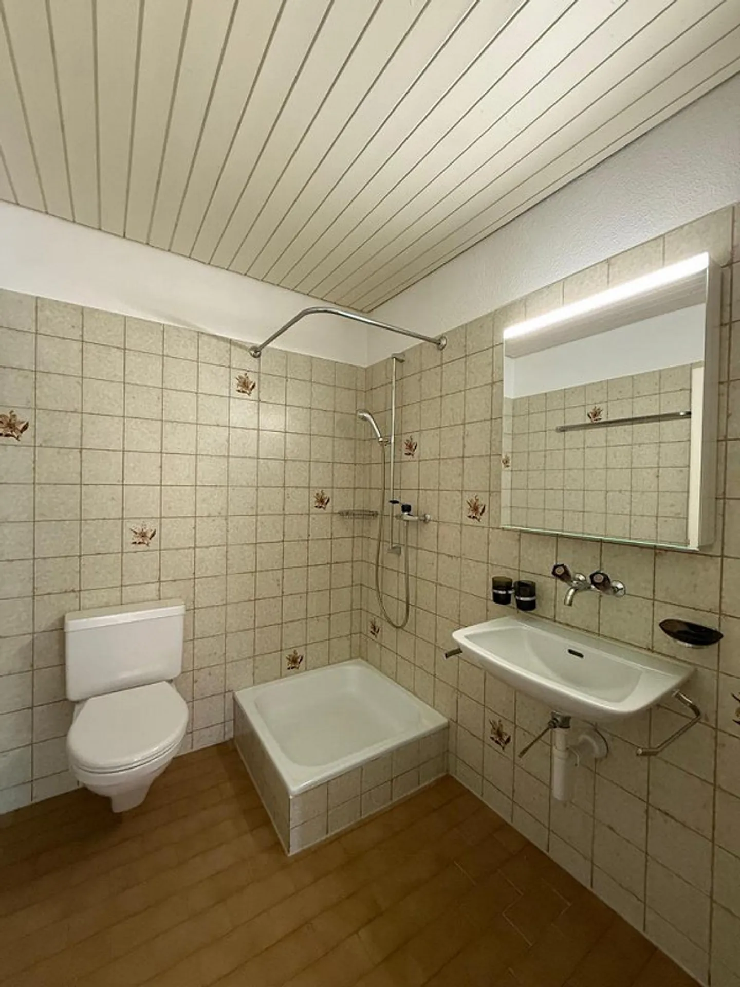 Bright 3.5-room attic apartment with balcony / Rent promotion - Photo 8 of 12