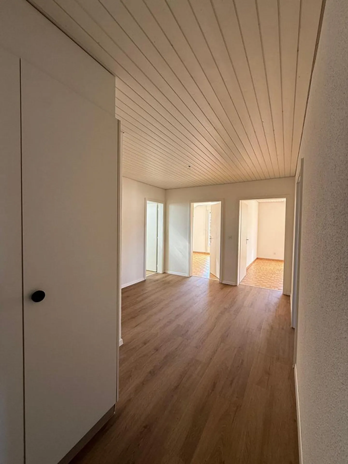 Bright 3.5-room attic apartment with balcony / Rent promotion - Photo 9 of 12