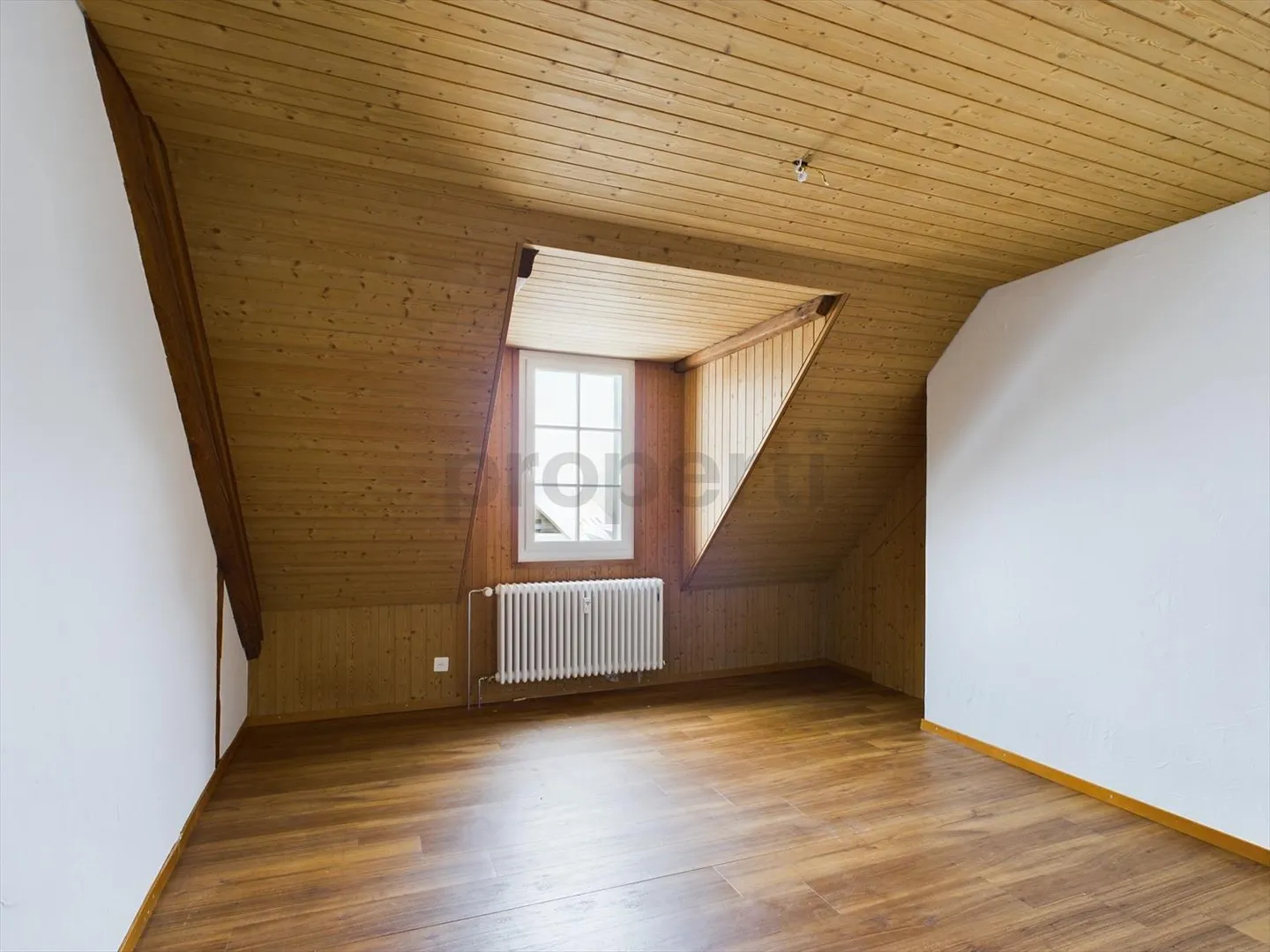 Traumhafte 4.5-Zimmer-Dachwohnung in bester Lage in Freienstein-Teufen - Foto 7 von 11