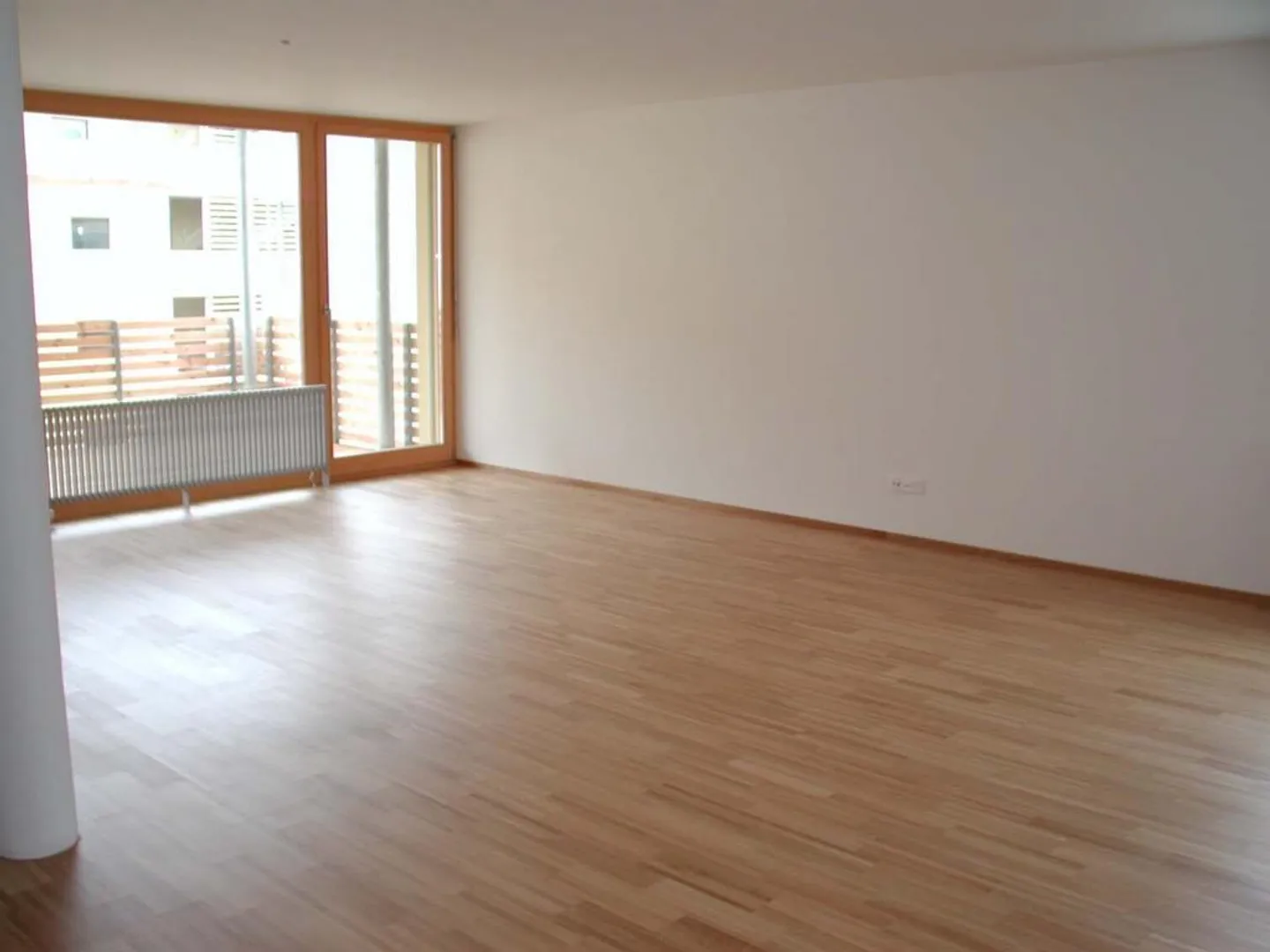 Quiet apartment with large balcony in family neighborhood - Photo 2 of 11