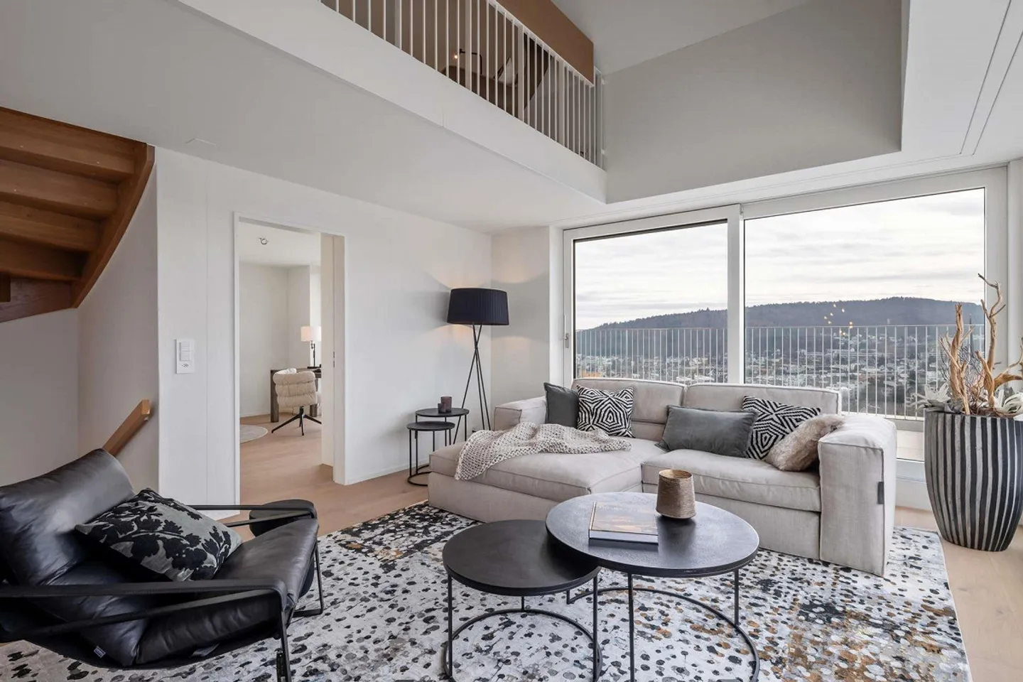 City Penthouse Triplex with Distant View - Photo 1 of 13