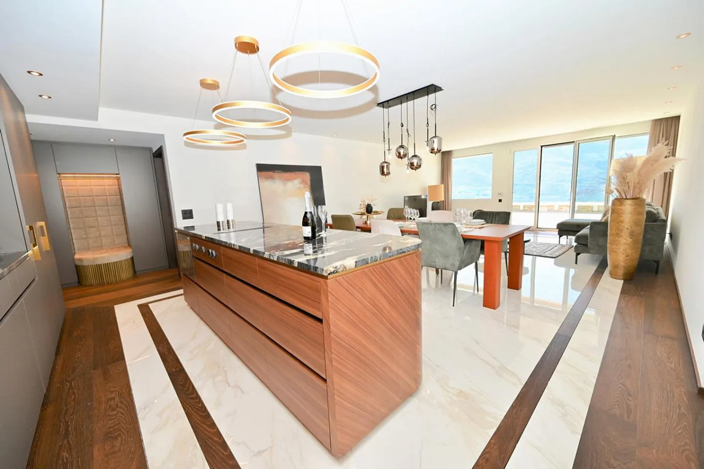 Appartamento di Lusso con Vista - Foto 2 di 18