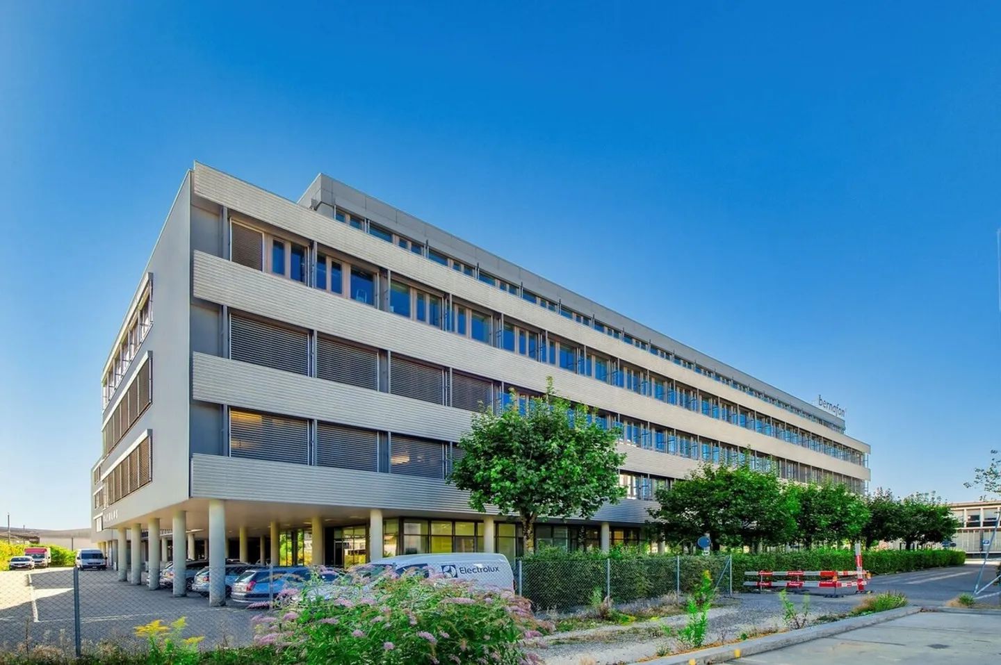 Spazio commerciale libero di un totale di 4'376 m² - Foto 1 di 12