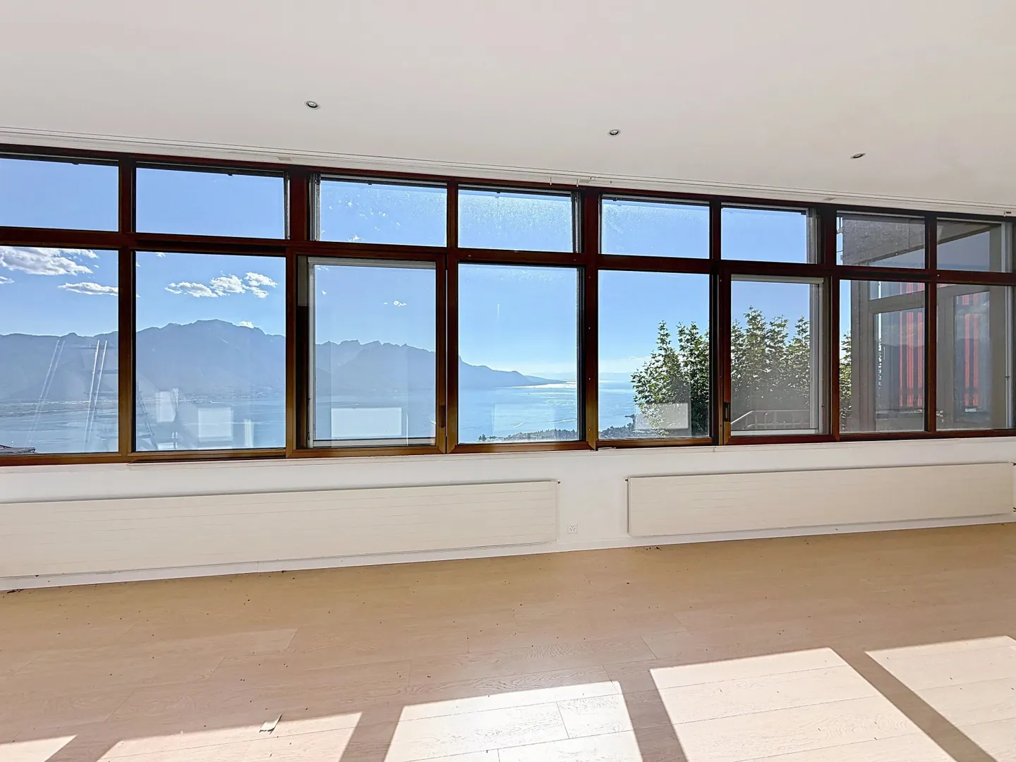 Appartamento spazioso con vista lago - Foto 2 di 10