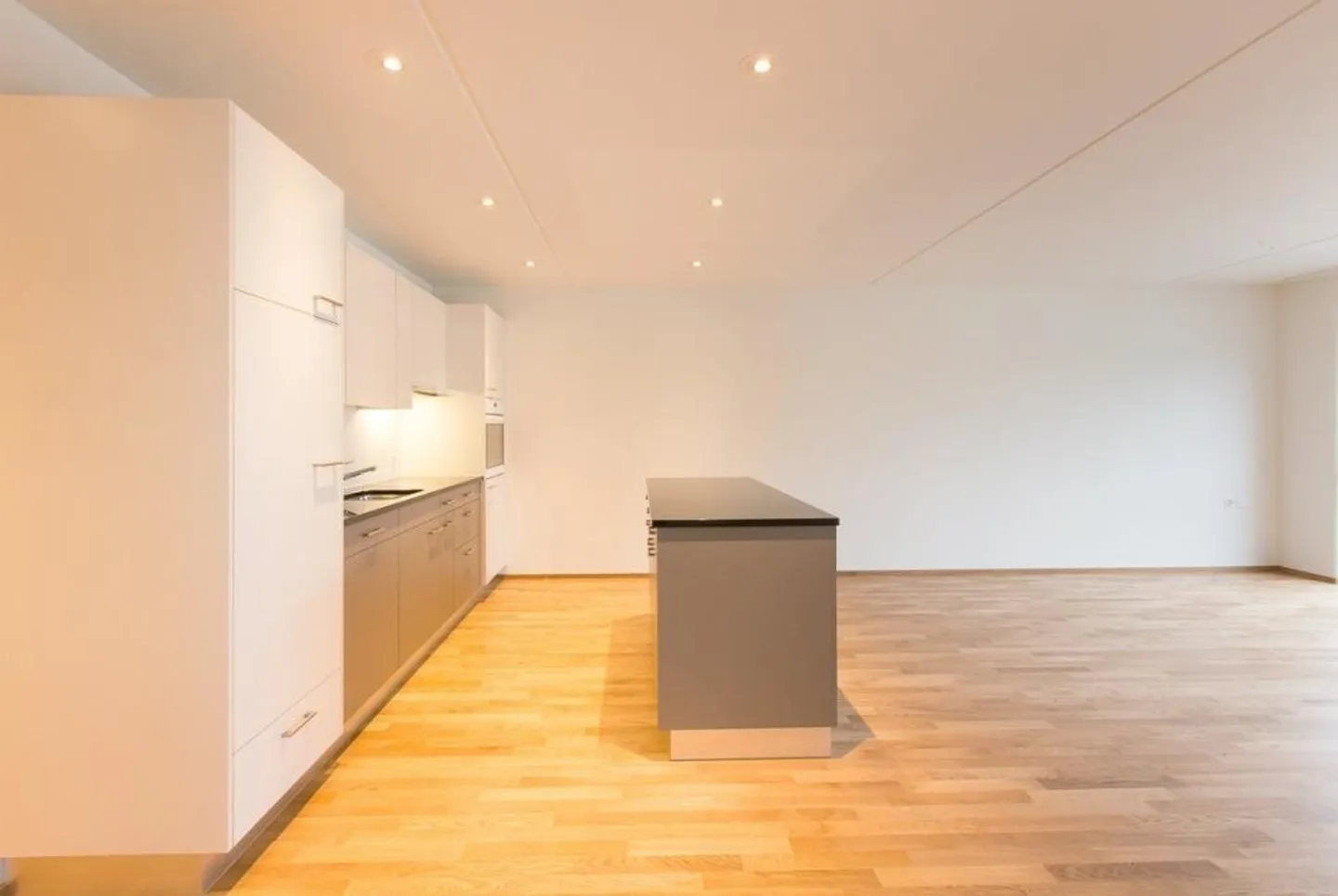 Spacious apartment for rent! - Photo 2 of 9