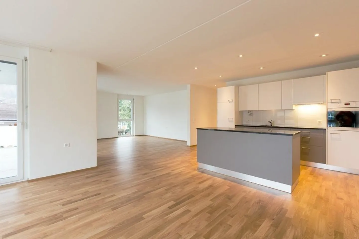 Spacious apartment for rent! - Photo 3 of 9