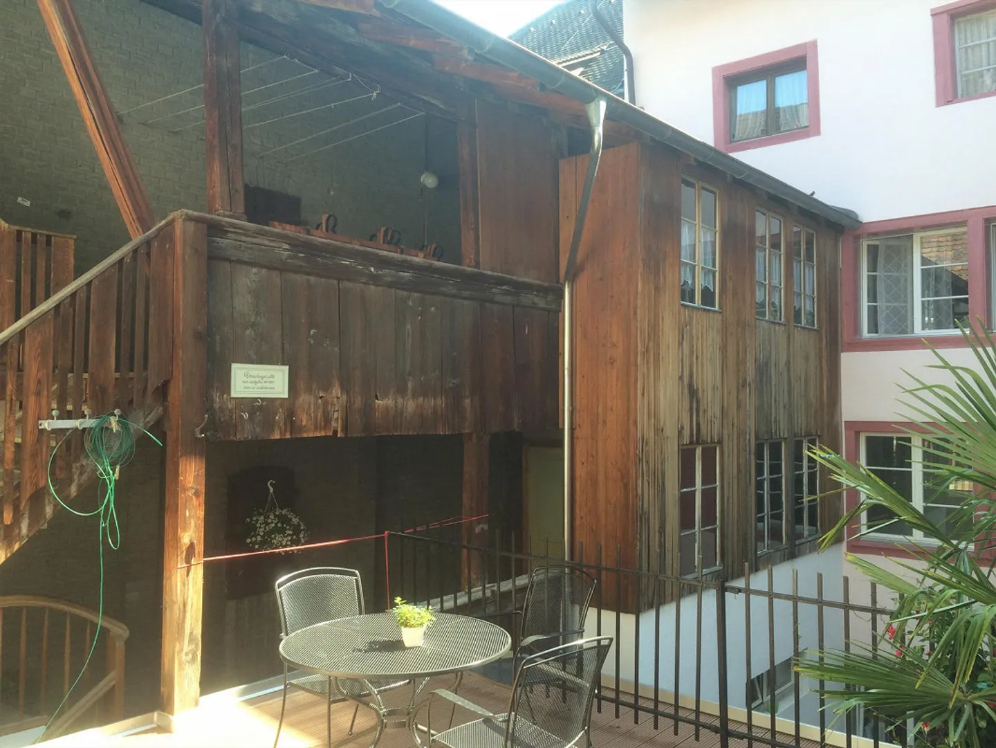 Renovated Charming Old Town Apartment - Photo 2 of 7