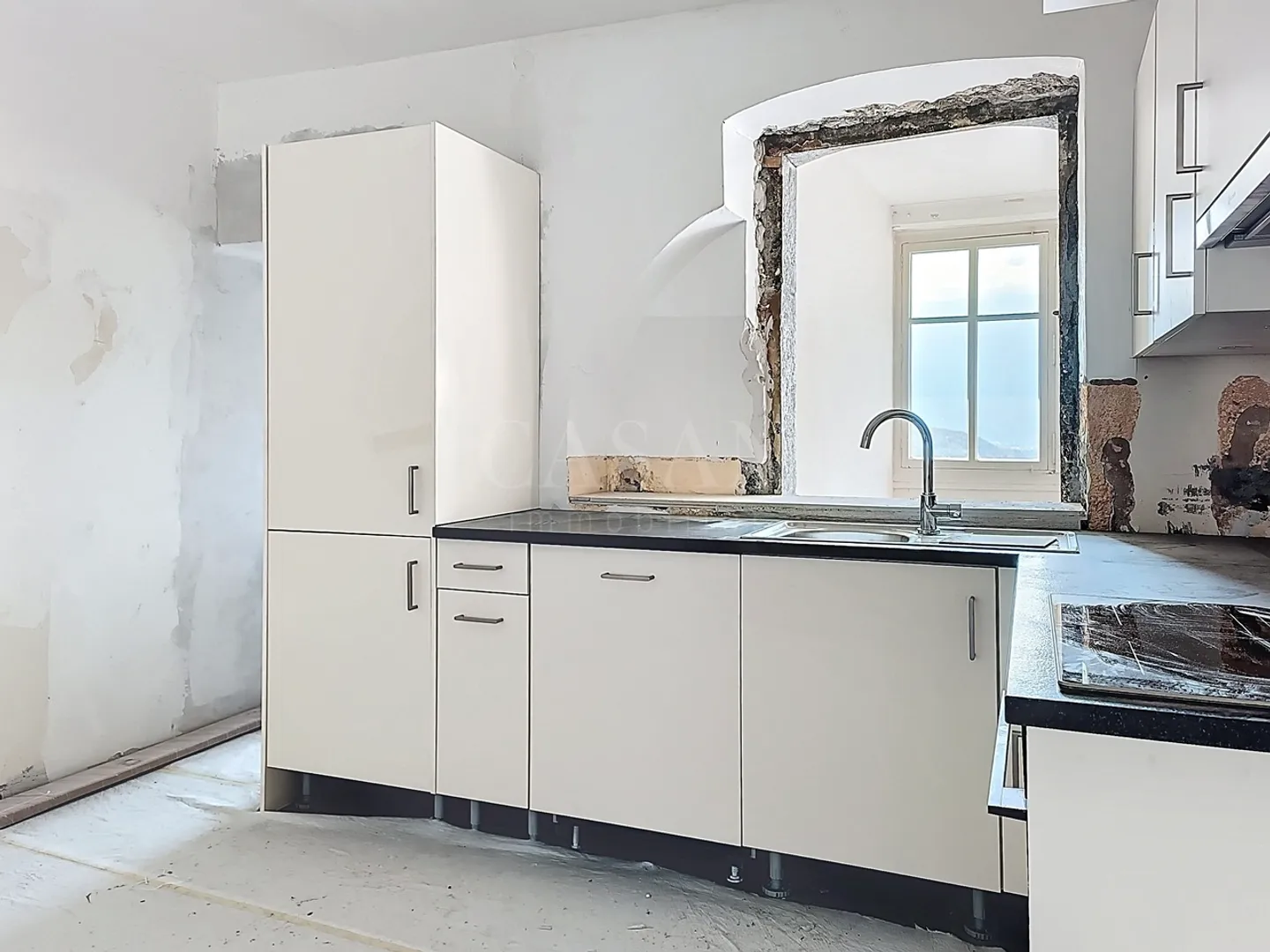 Zweieinhalb-Zimmer-Wohnung im 1. oder 2. Stock mit Veranda - Foto 2 von 9