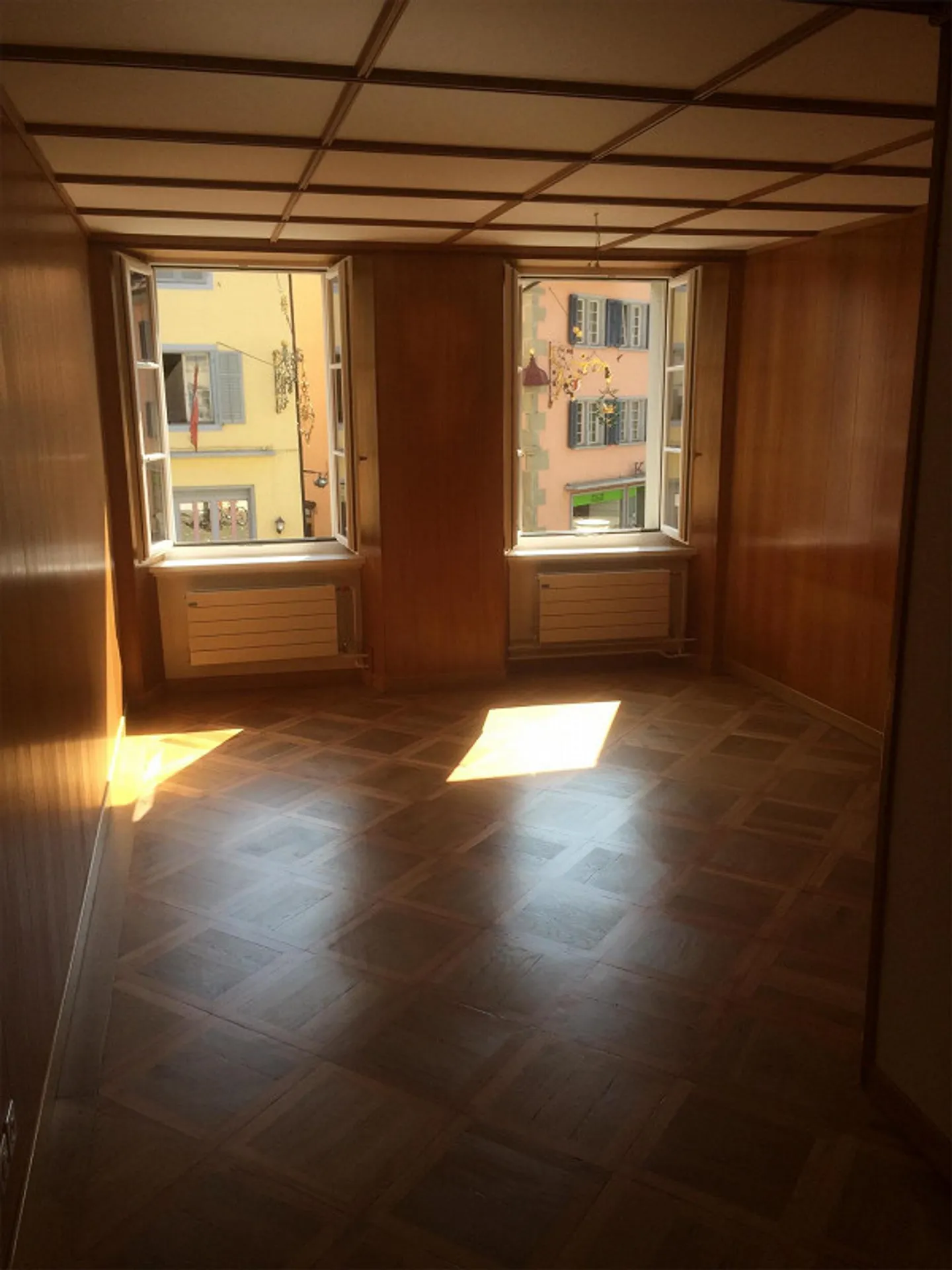 Renovated Charming Old Town Apartment - Photo 5 of 7