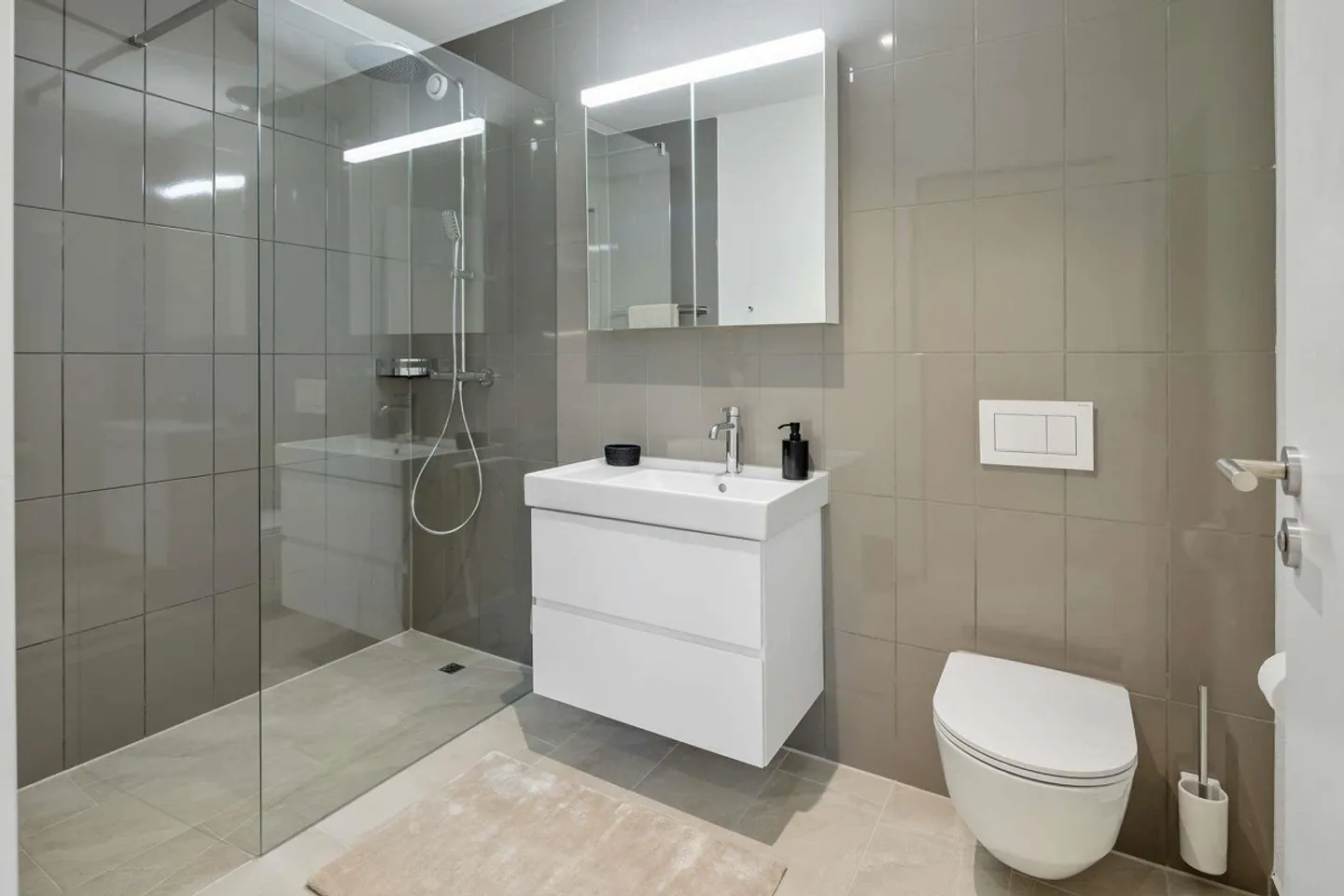 City Penthouse Triplex with Distant View - Photo 9 of 13