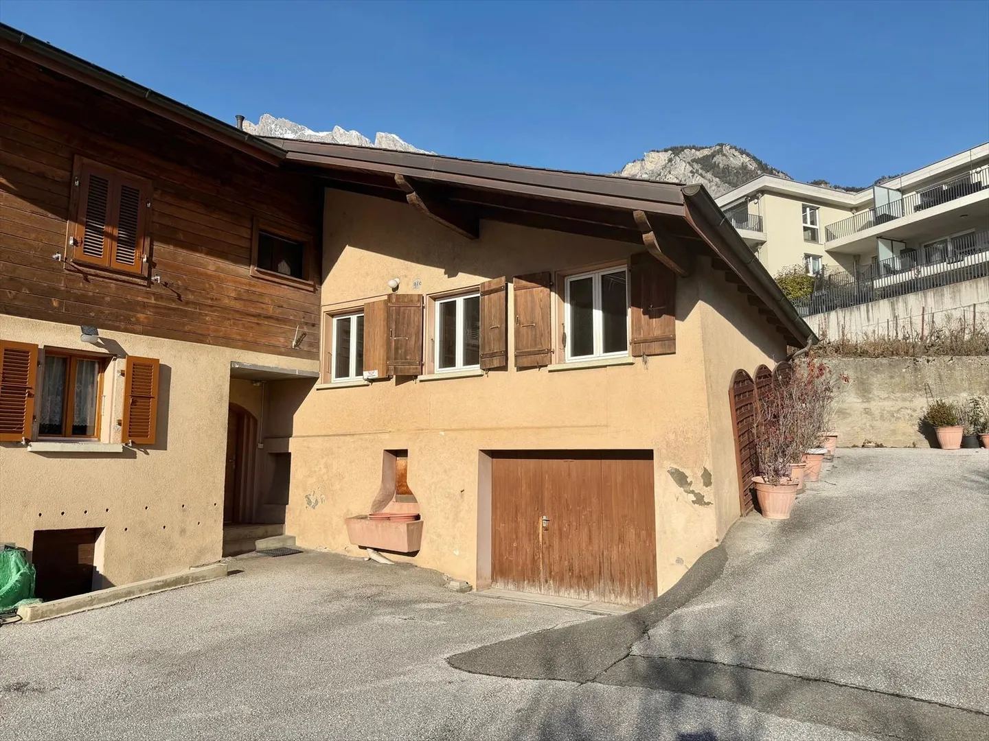 Casa di villaggio semplice a Chamoson da ristrutturare - Foto 1 di 11