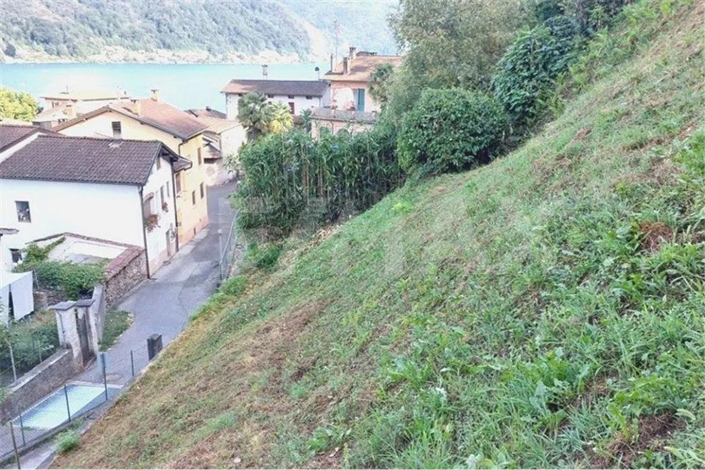 Terrain à bâtir avec belle vue sur le lac et les montagnes - Photo 2 sur 8