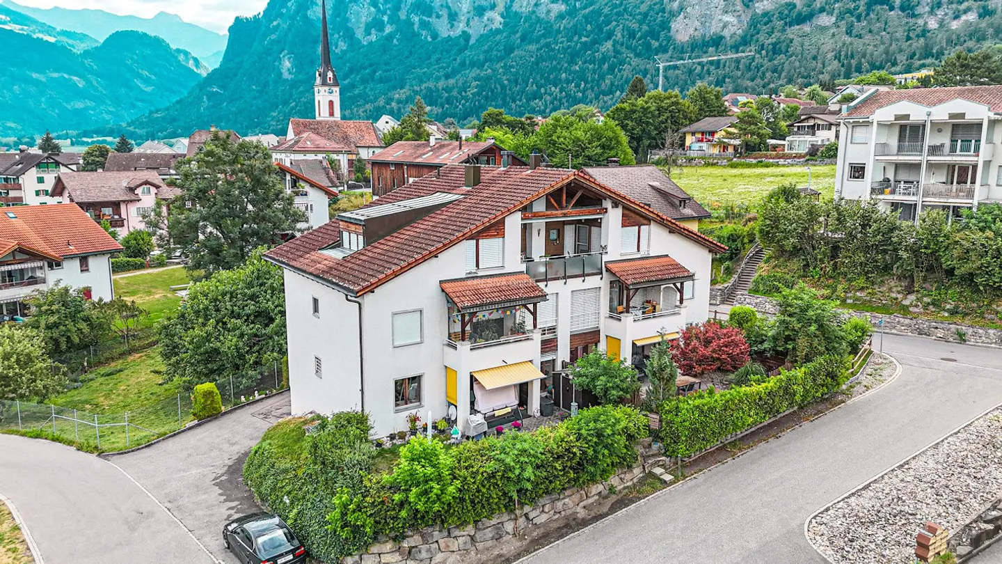 Bright apartment with mountain panorama in an attractive location - Photo 2 of 16