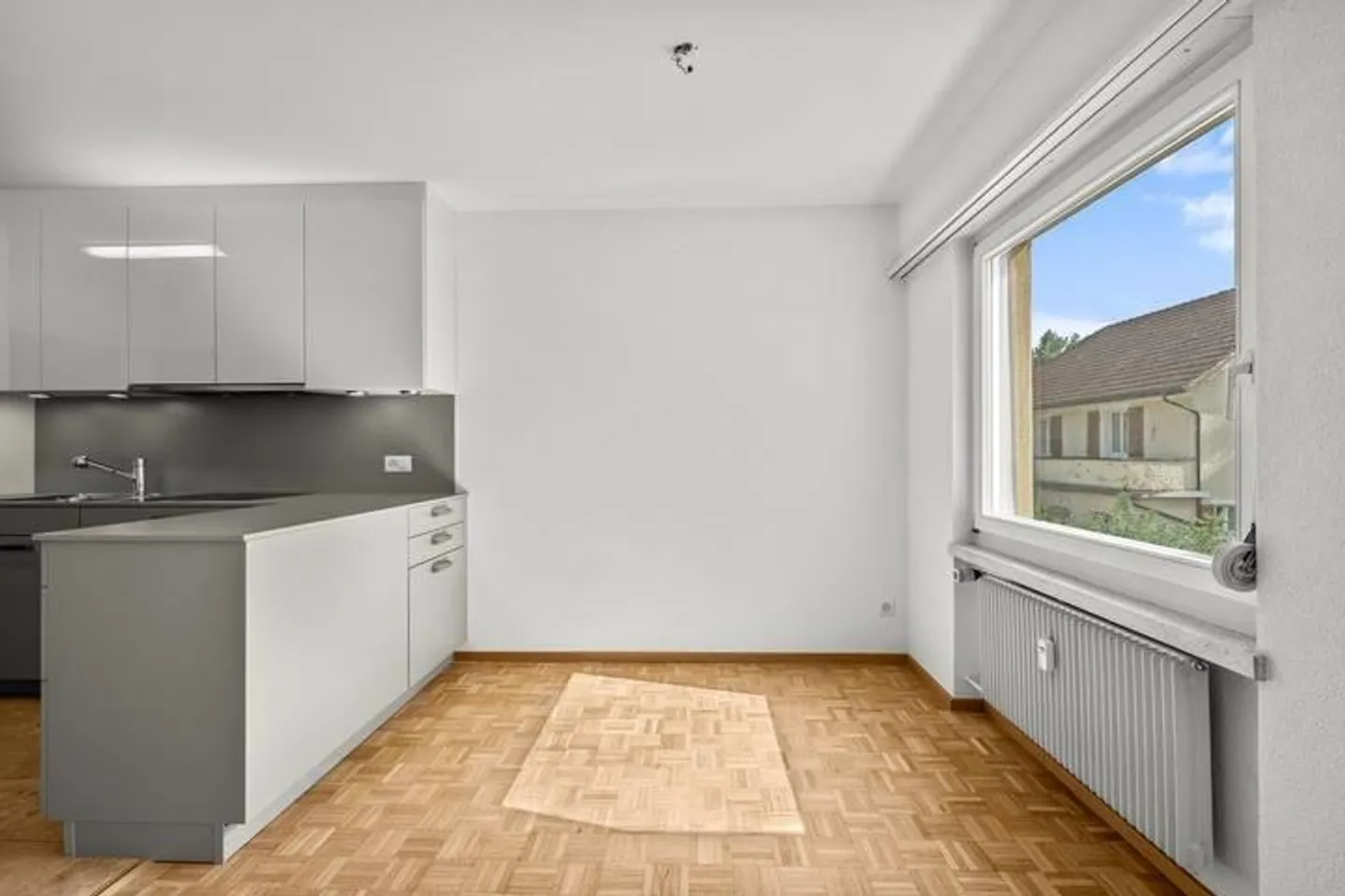 SPACIOUS COMFORTABLE APARTMENT WITH FIREPLACE IN LIESTAL - Photo 6 of 9