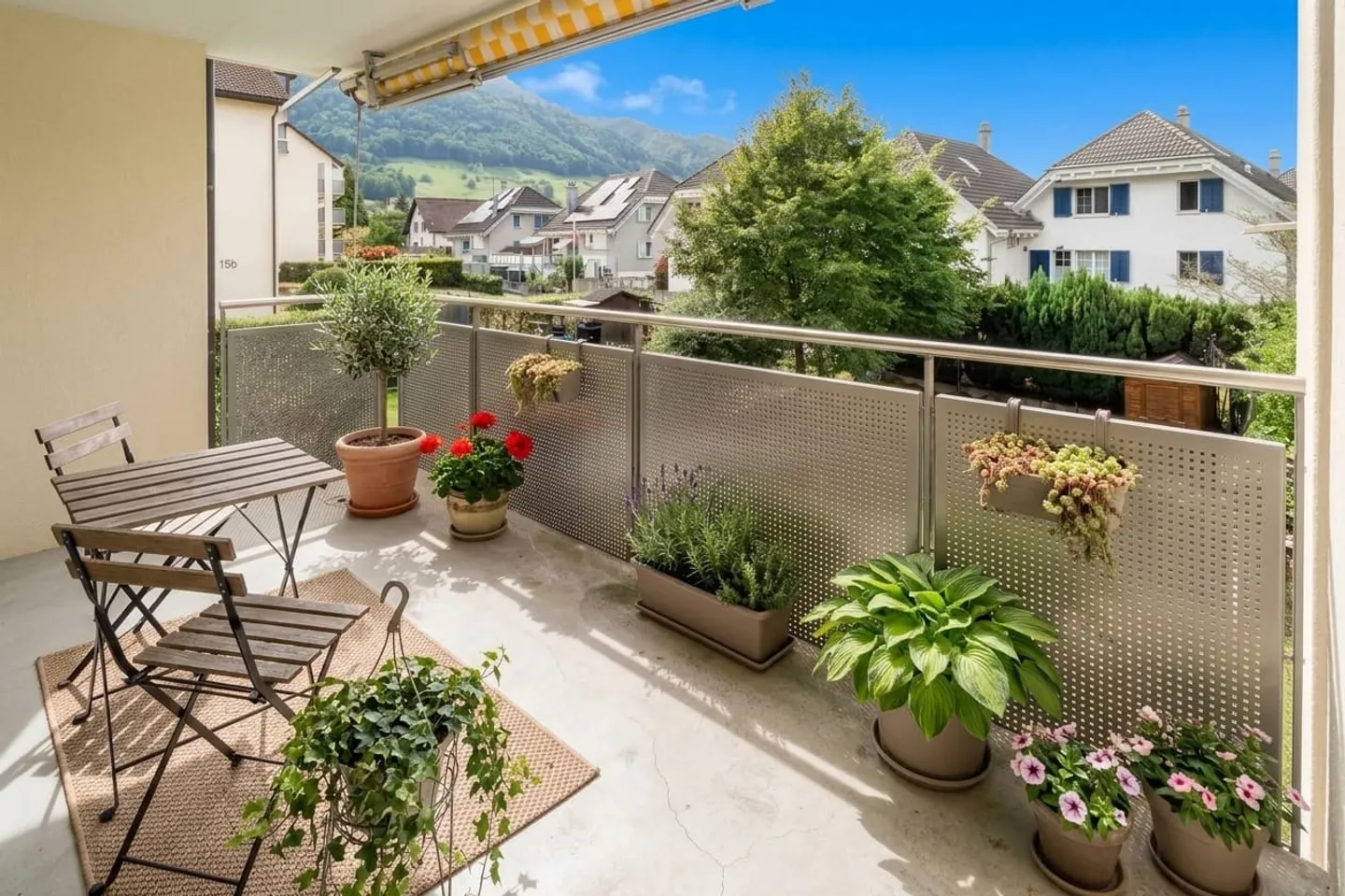 Appartamento 3.5 locali di 71 m² con balcone e ascensore a Reichenburg - Foto 1 di 10