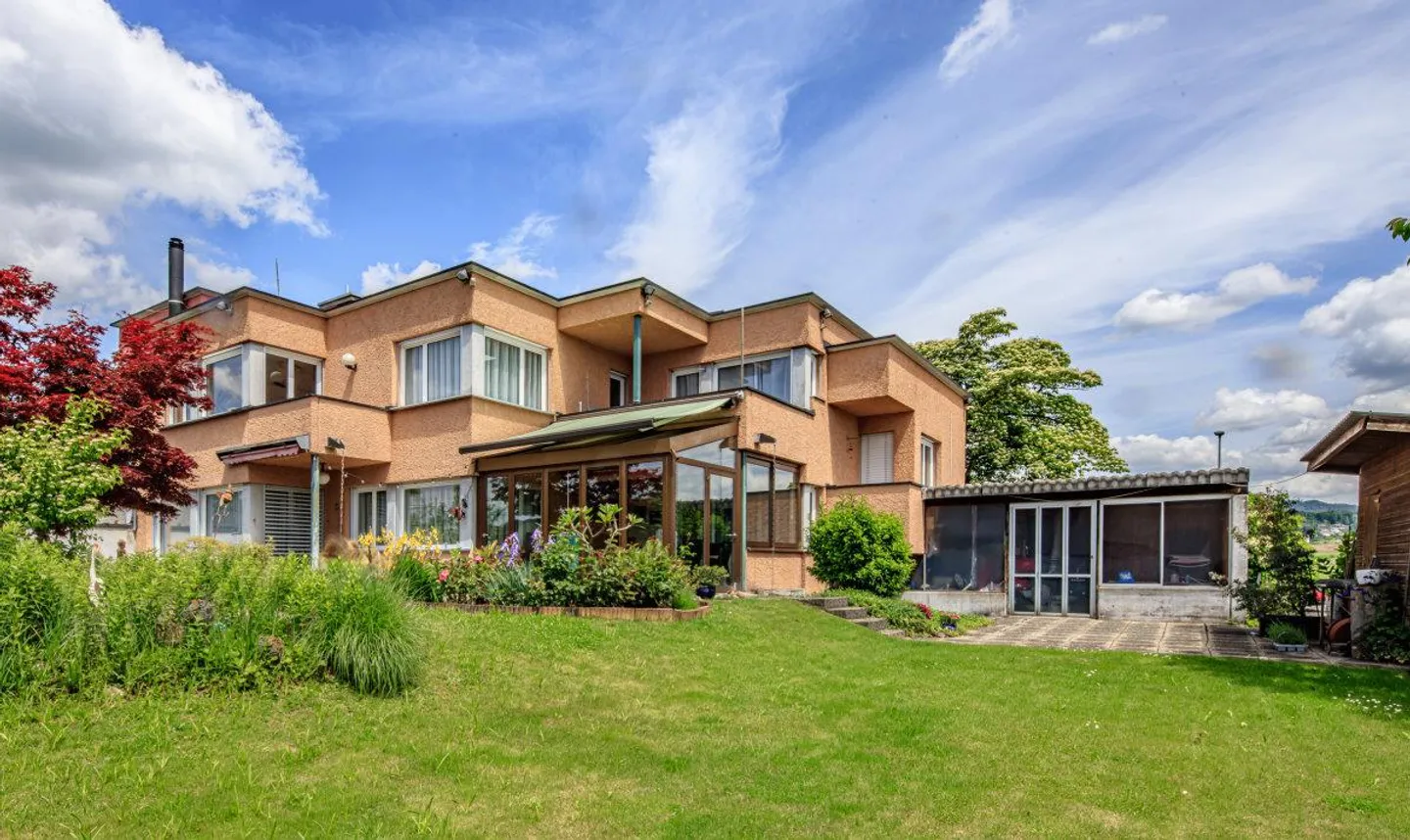 Ampia casa unifamiliare con fascino e vista in una zona residenziale privilegiata - Foto 1 di 14