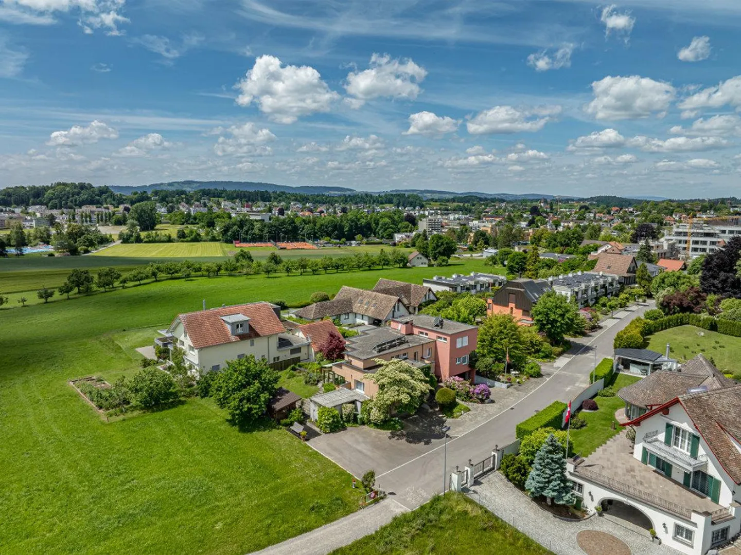 Ampia casa unifamiliare con fascino e vista in una zona residenziale privilegiata - Foto 3 di 14
