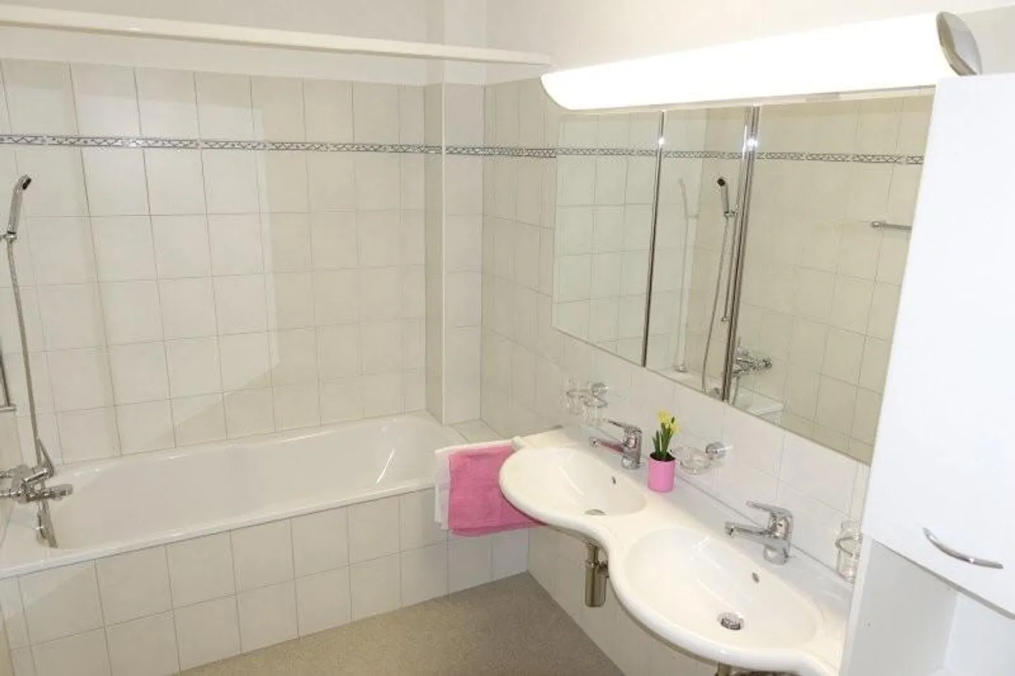 Charming Apartment in Luzern - Photo 3 of 7