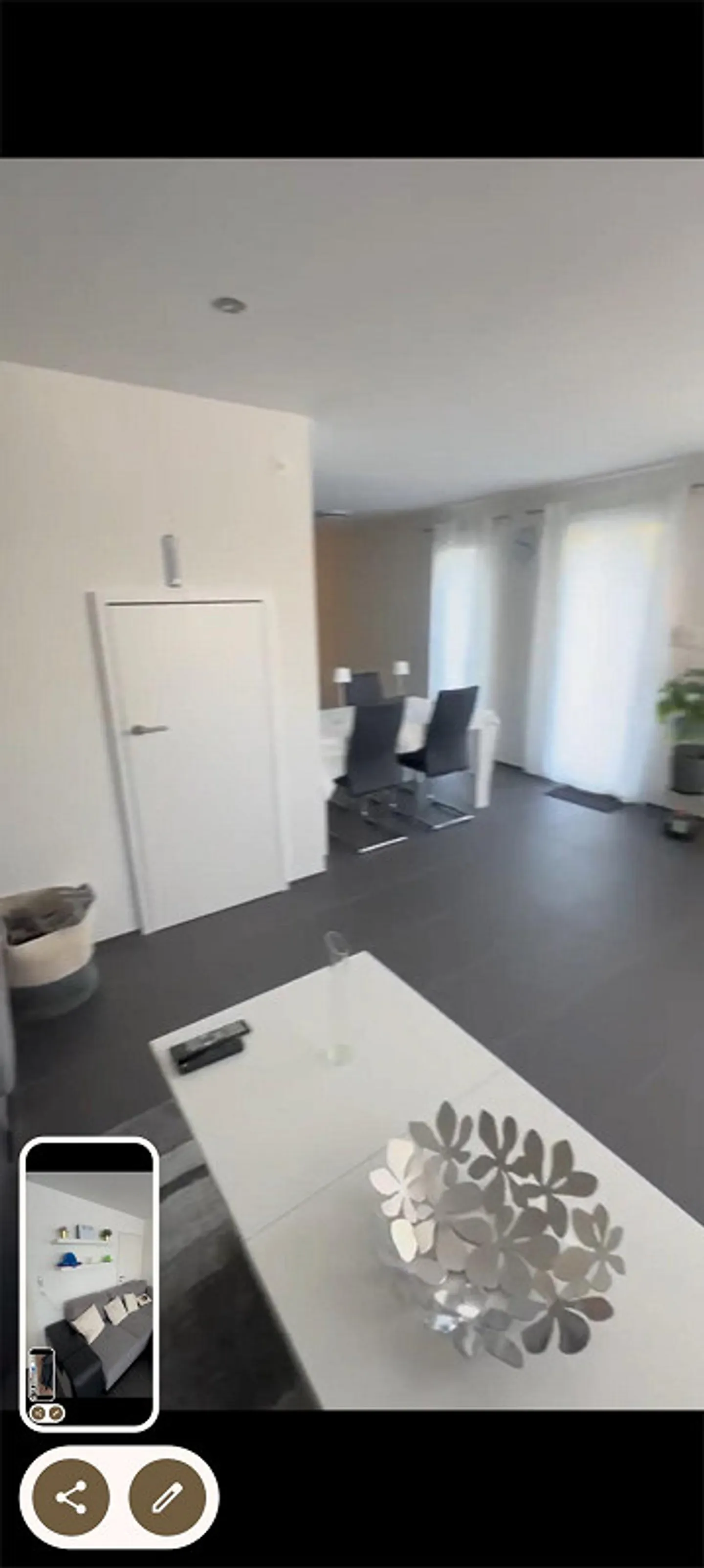 Ground floor apartment with large seating area, near train station - Photo 8 of 10