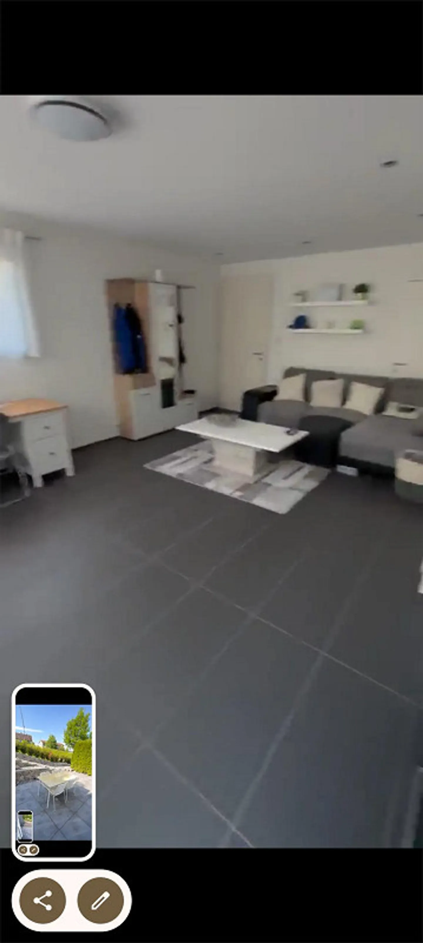 Ground floor apartment with large seating area, near train station - Photo 1 of 10
