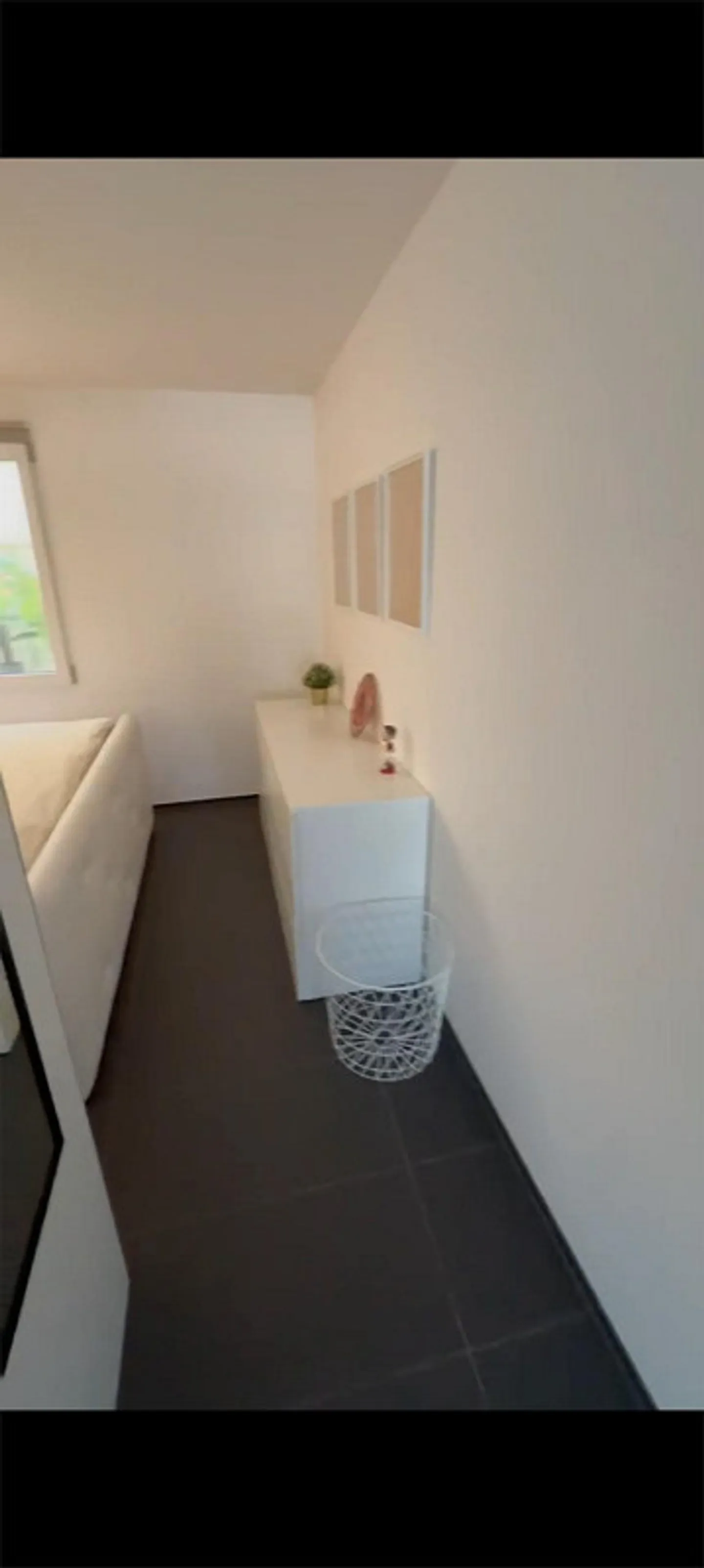 Ground floor apartment with large seating area, near train station - Photo 2 of 10
