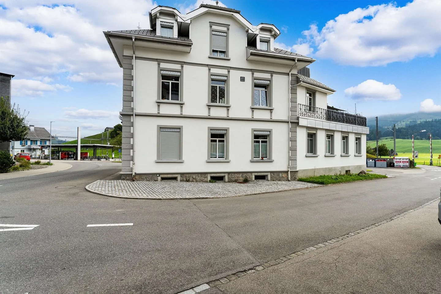 Appartamento con terrazza di 5,5 stanze - Foto 2 di 13