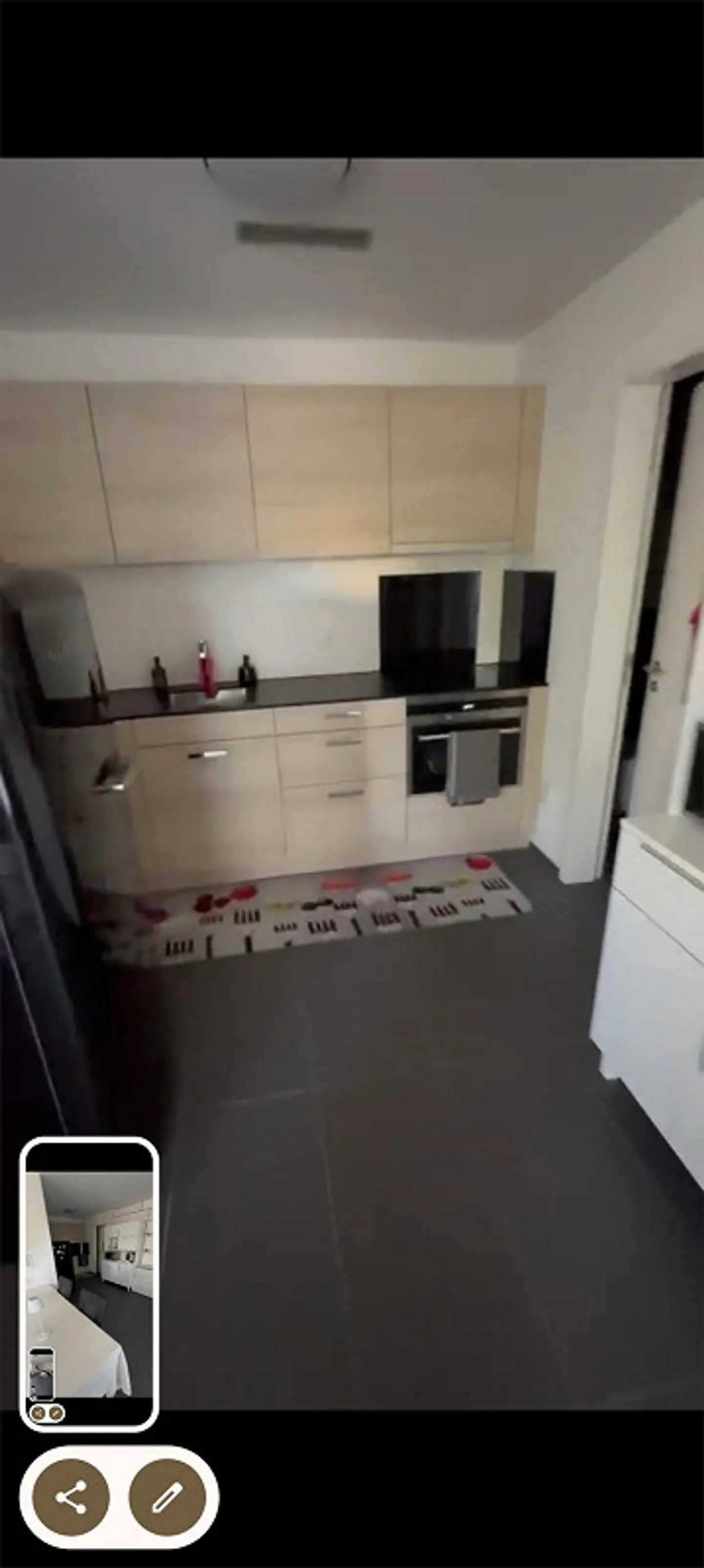 Ground floor apartment with large seating area, near train station - Photo 4 of 10