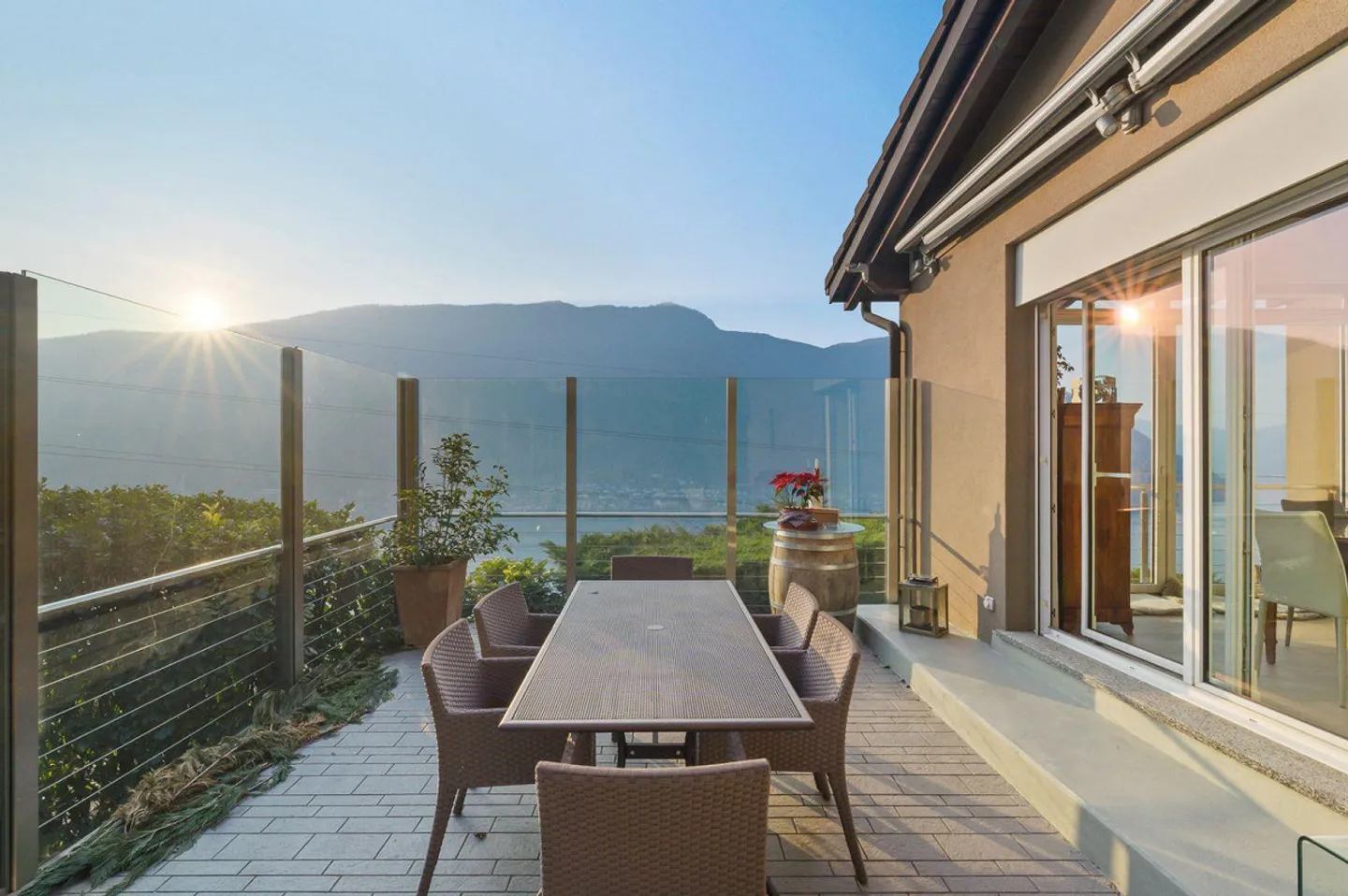 DETACHED HOUSE WITH ENCHANTING LAKE VIEW | CASA INDIPENDENTE CON IN... - Foto 7 di 10
