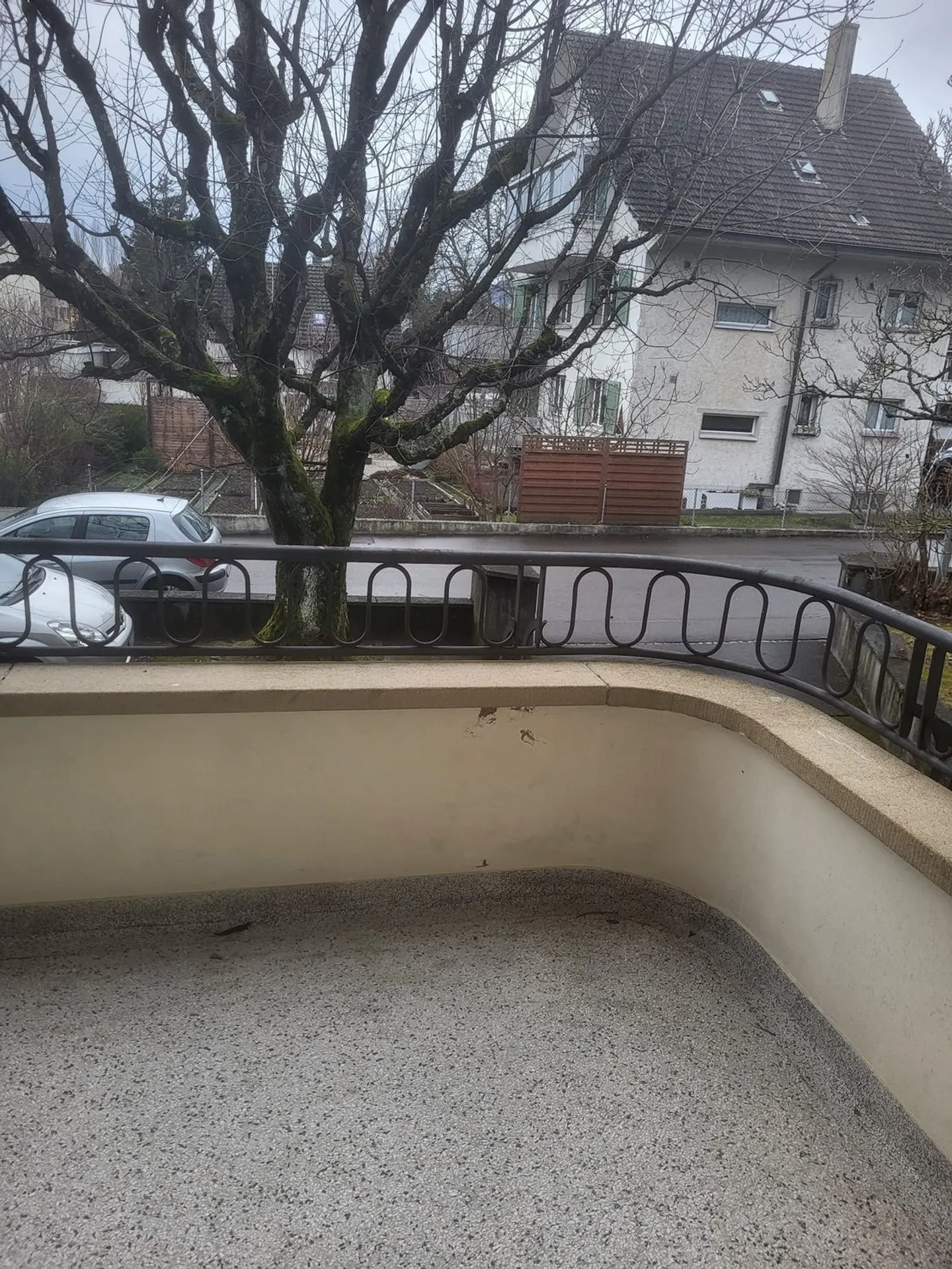 Moderno appartamento con 3 camere e balcone a Bienne - Foto 2 di 14