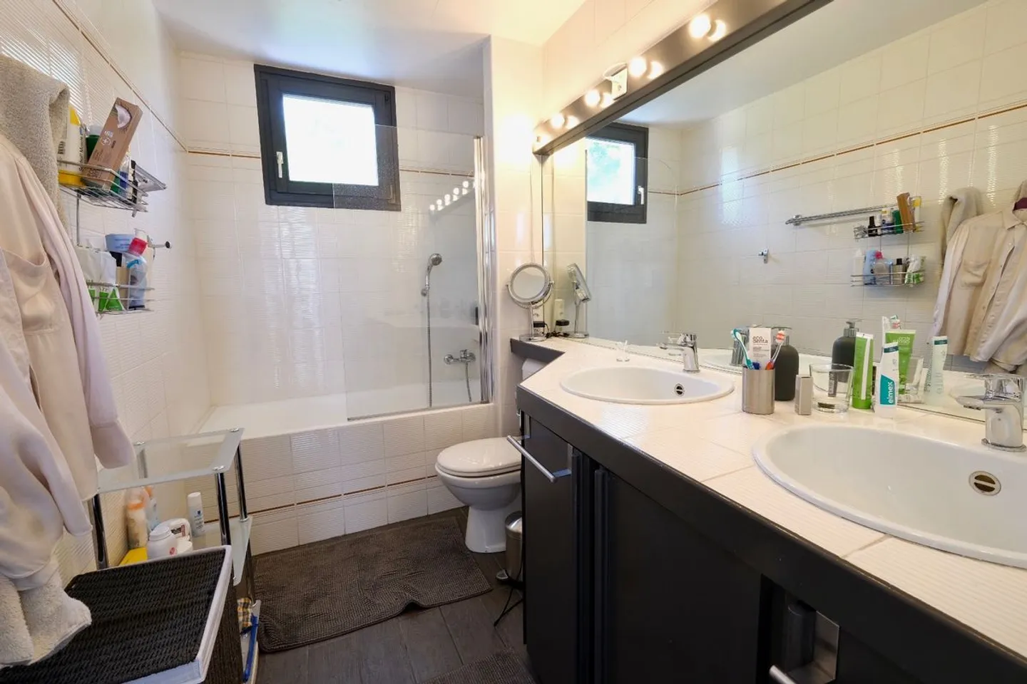 MOLTO BELLA VILLA CONTEMPORANEA CON VISTA LAGO IN ZONA TRANQUILLA - Foto 11 di 12