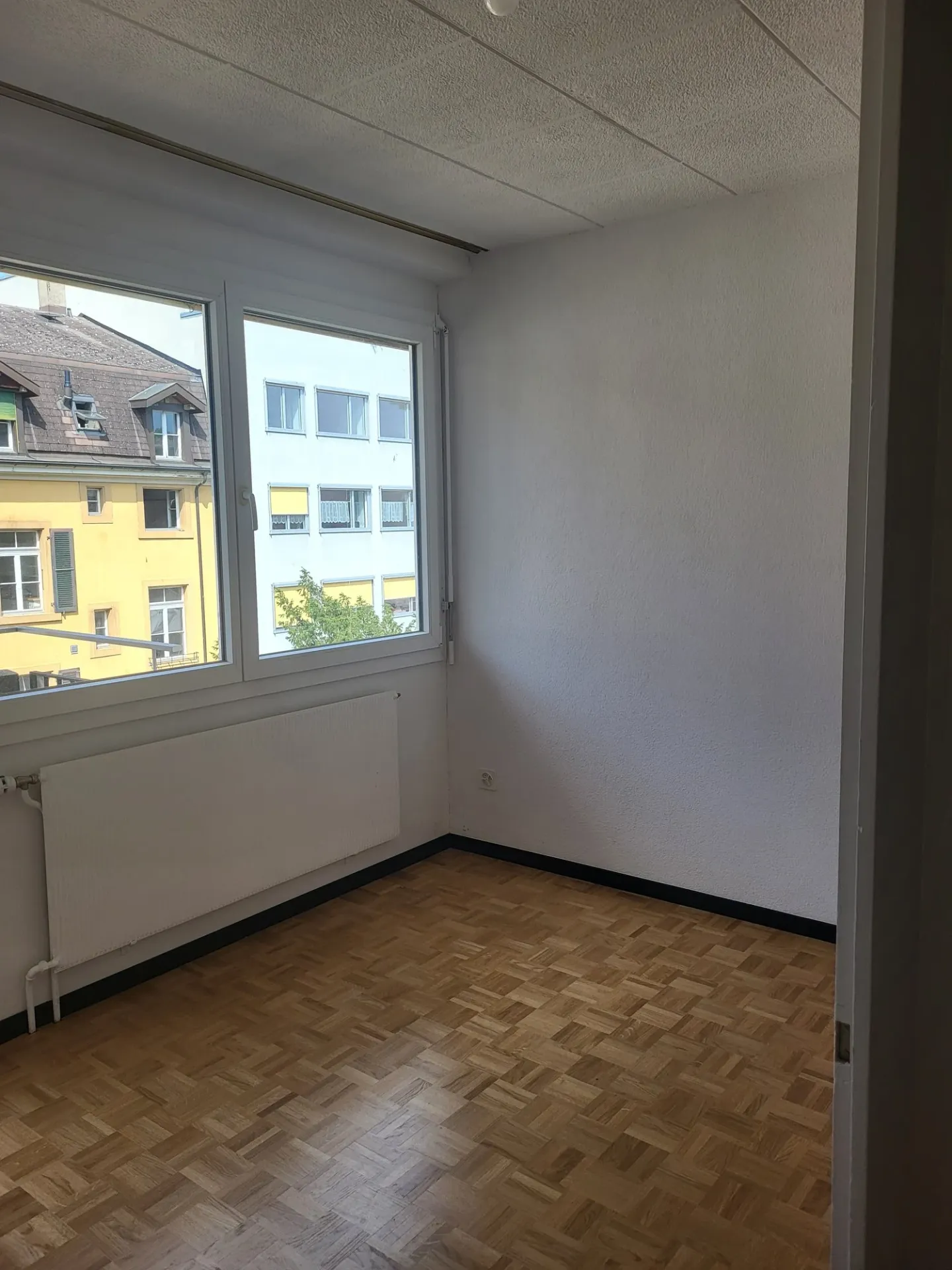 Extraordinary 4.5-room apartment with various balconies and elevator in Biel - Photo 7 of 11