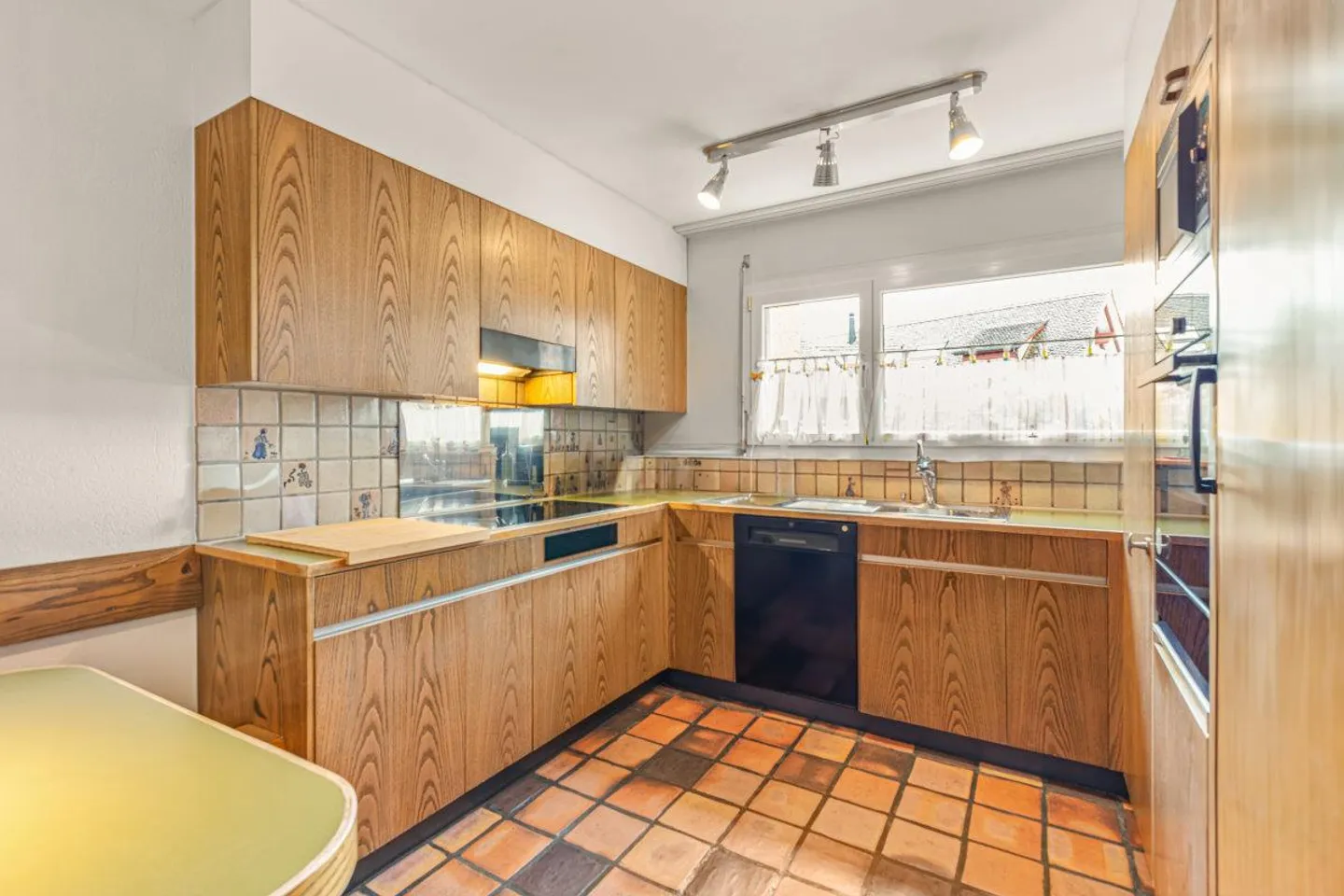 Ampia casa unifamiliare con fascino e vista in una zona residenziale privilegiata - Foto 5 di 14