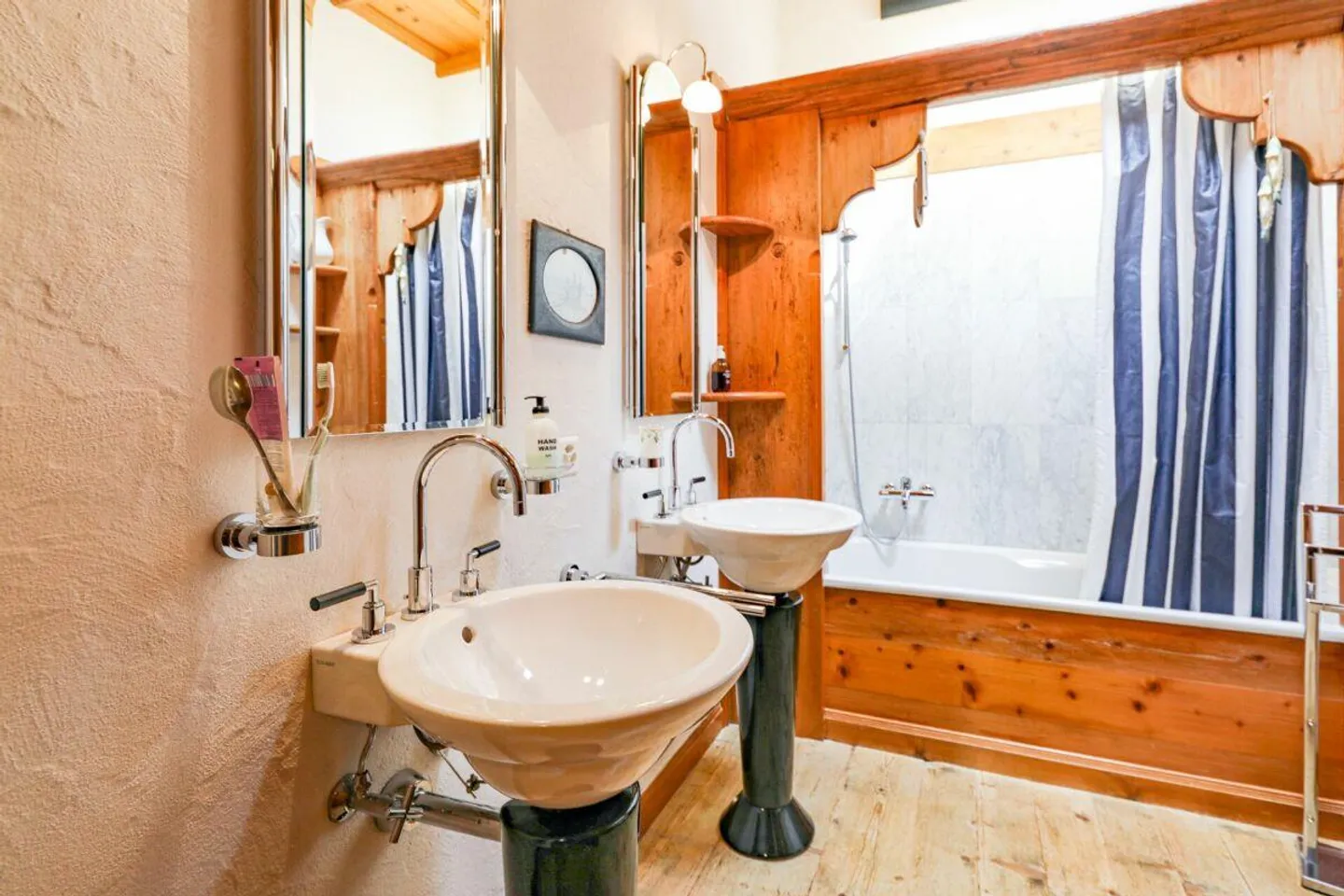 Gemütliches Chalet mit grosszügigem Umschwung und wunderschönem Ausblick - Foto 4 von 11