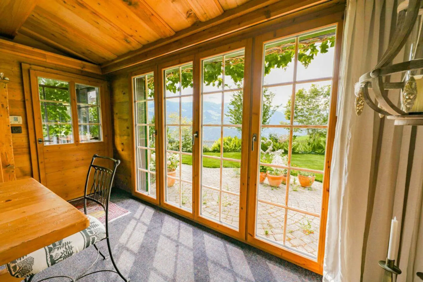 Gemütliches Chalet mit grosszügigem Umschwung und wunderschönem Ausblick - Foto 7 von 11